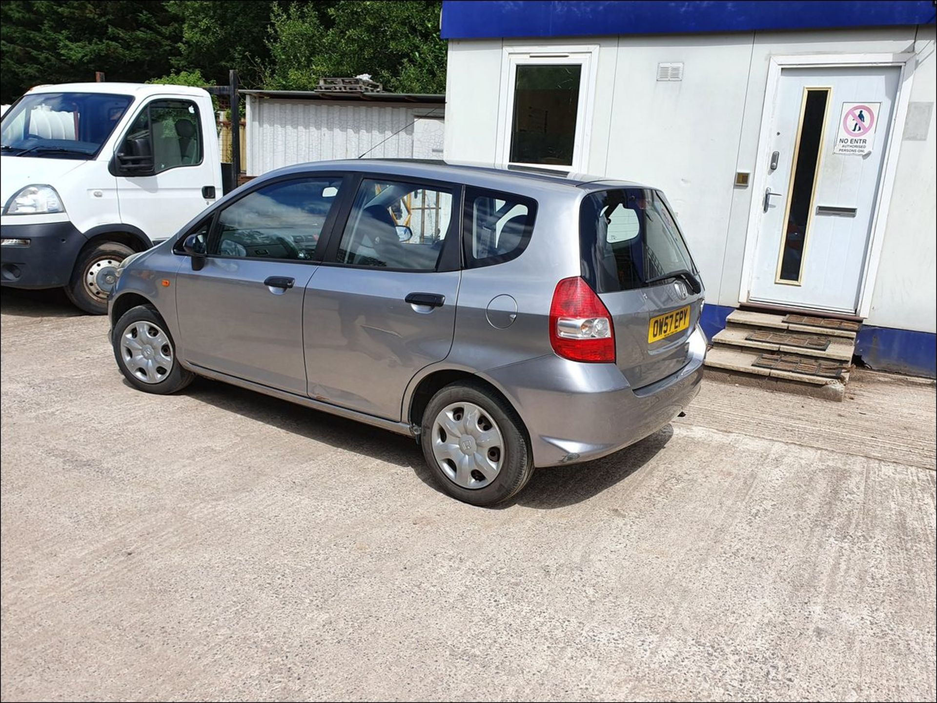 08/57 HONDA JAZZ S - 1246cc 5dr Hatchback (Silver, 110k) - Image 2 of 9