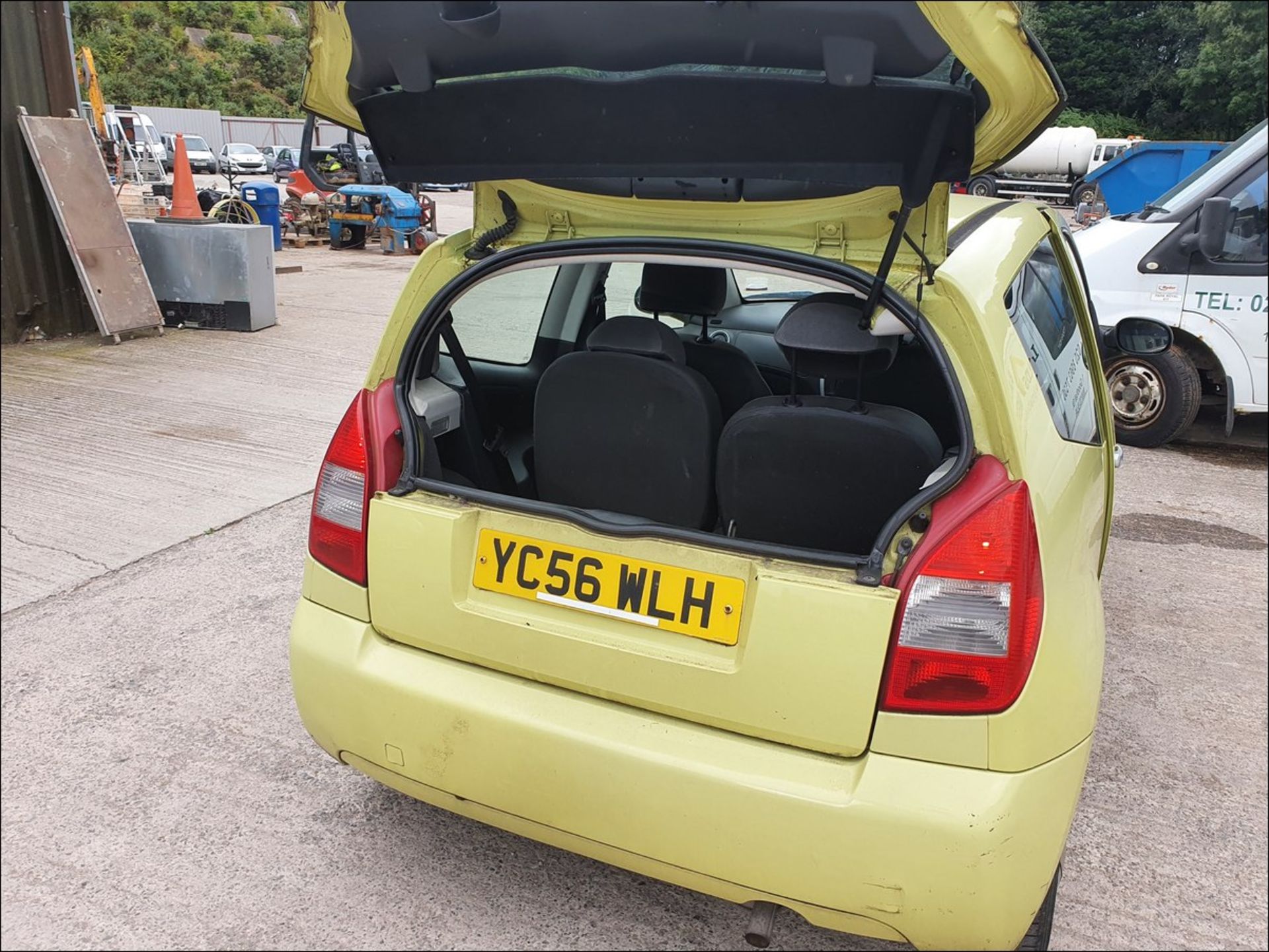 06/56 CITROEN C2 SX - 1360cc 3dr Hatchback (Yellow, 102k) - Image 7 of 9