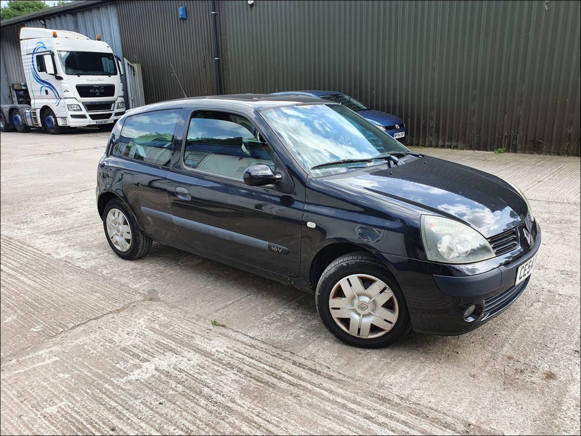 04/54 RENAULT CLIO EXTREME 3 16V - 1149cc 3dr Hatchback (Black, 144k) - Image 7 of 11