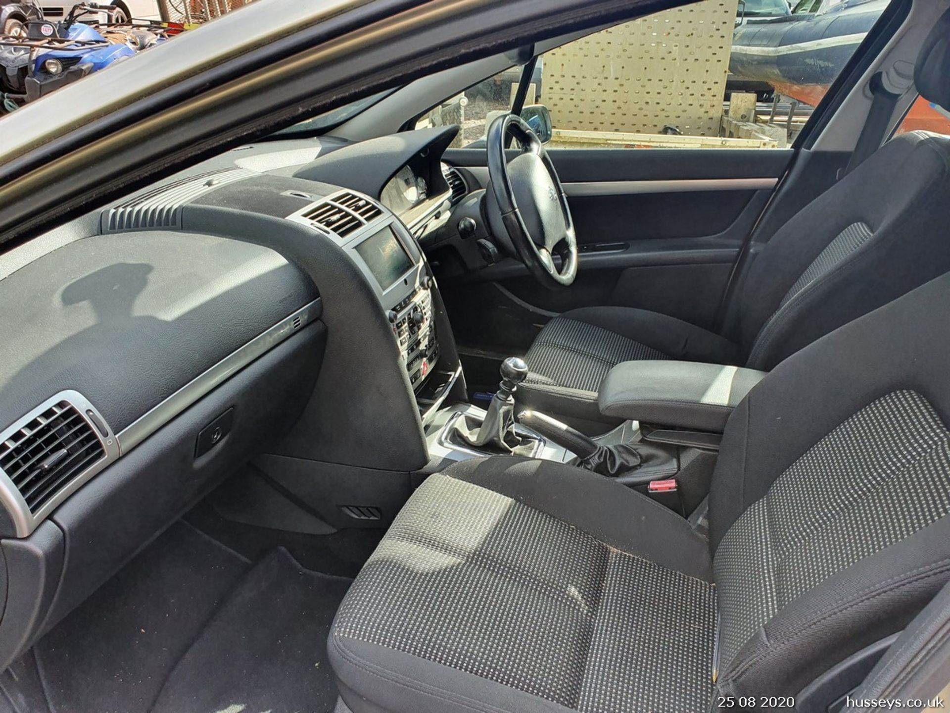 08/08 PEUGEOT 407 SW SPORT HDI - 1997cc 5dr Estate (Gold, 95k) - Image 8 of 12