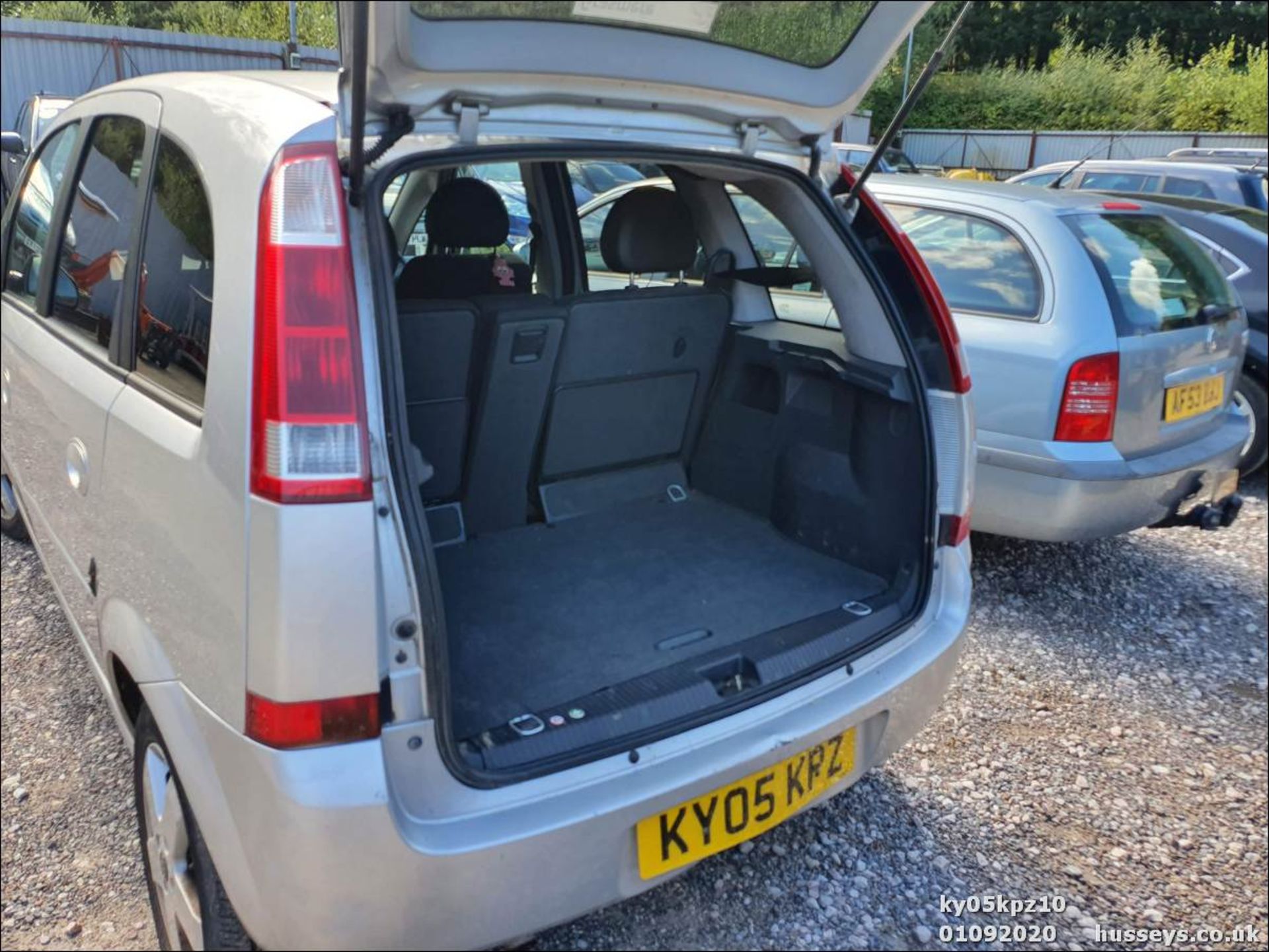 05/05 VAUXHALL MERIVA DESIGN 16V - 1598cc 5dr MPV (Silver, 91k) - Image 10 of 11