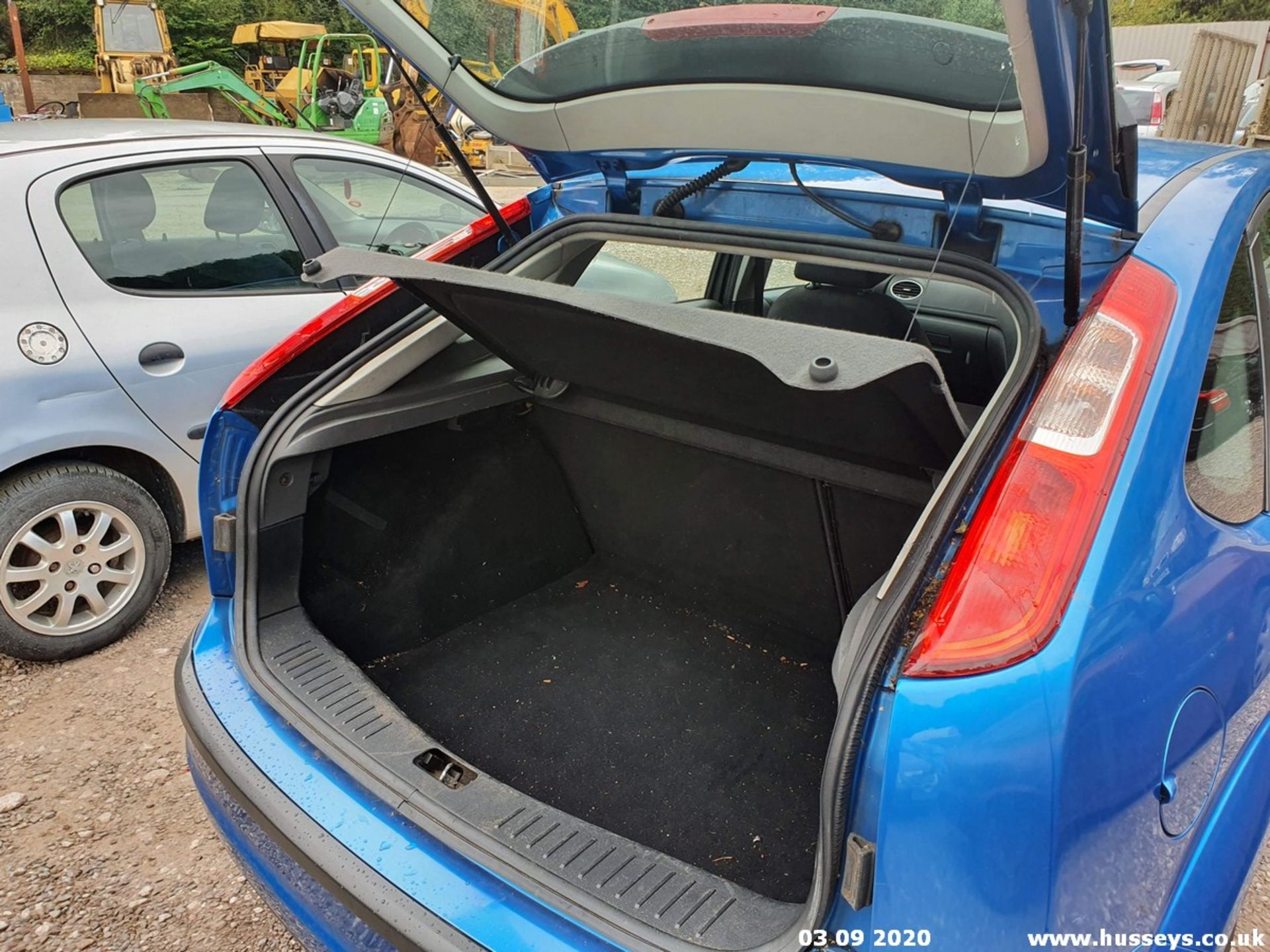 07/56 FORD FOCUS ZETEC CLIMATE TDCI - 1753cc 5dr Hatchback (Blue, 156k) - Image 4 of 10