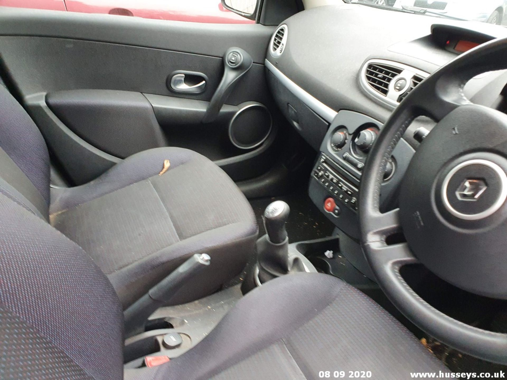 07/07 RENAULT CLIO DYNAMIQUE - 1390cc 5dr Hatchback (Black, 100k) - Image 6 of 9