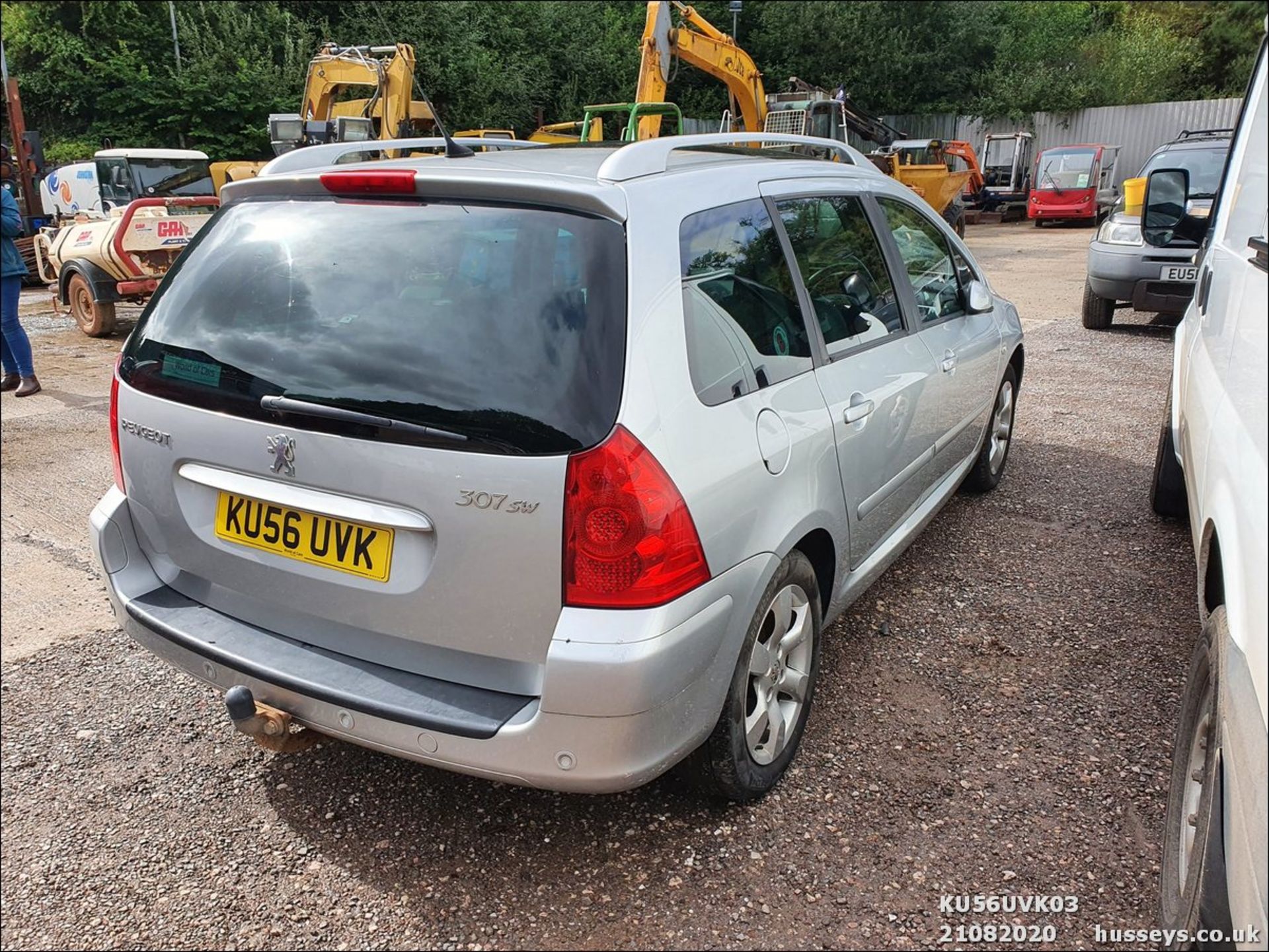 06/56 PEUGEOT 307 SW SE HDI 110 - 1560cc 5dr Estate (Silver, 133k) - Image 3 of 7