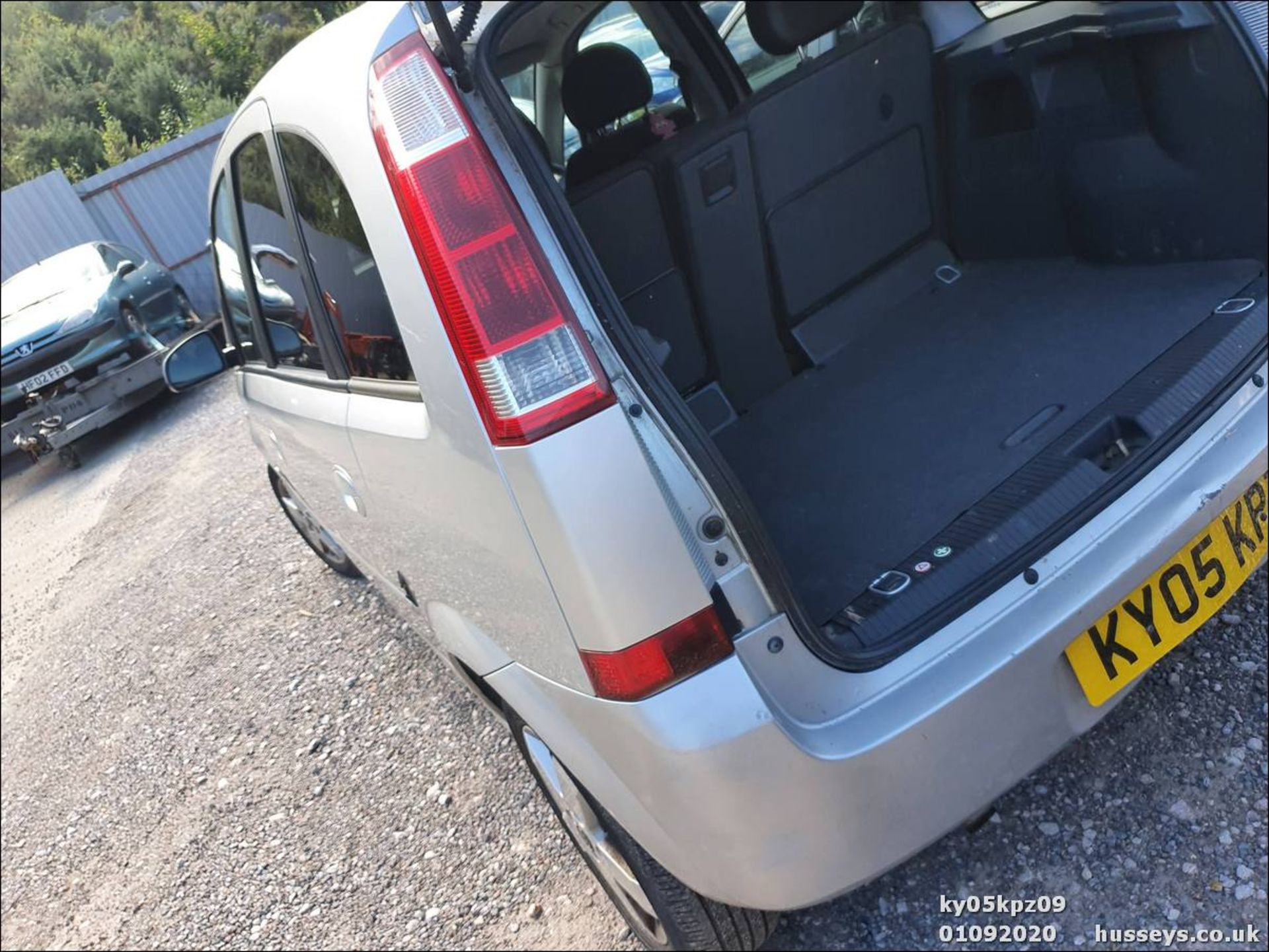 05/05 VAUXHALL MERIVA DESIGN 16V - 1598cc 5dr MPV (Silver, 91k) - Image 9 of 11