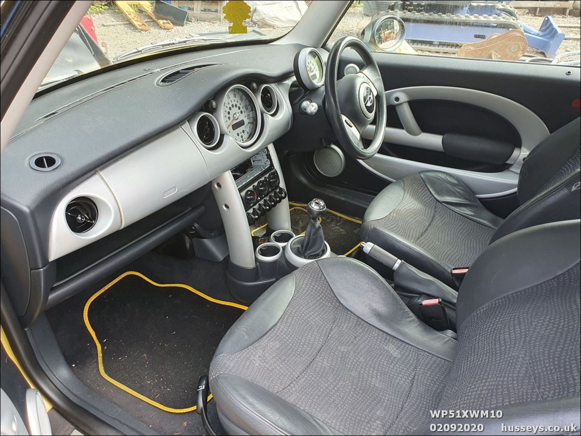 01/51 MINI MINI COOPER - 1598cc 3dr Hatchback (Yellow, 134k) - Image 10 of 13
