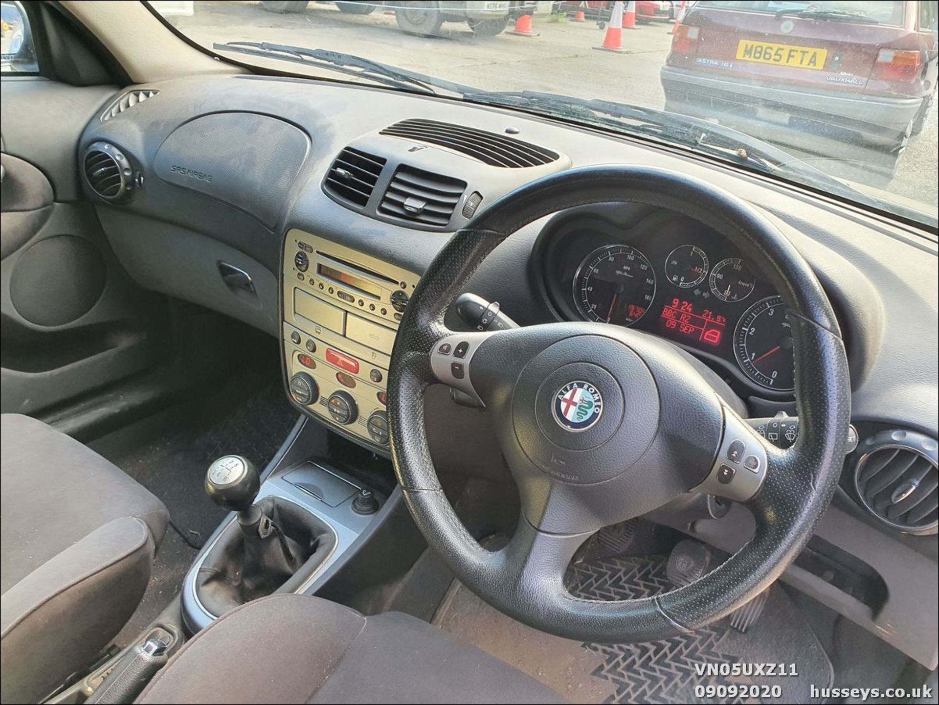 05/05 ALFA ROMEO 147 JTD LUSSO - 1910cc 5dr Hatchback (Beige, 119k) - Image 10 of 11