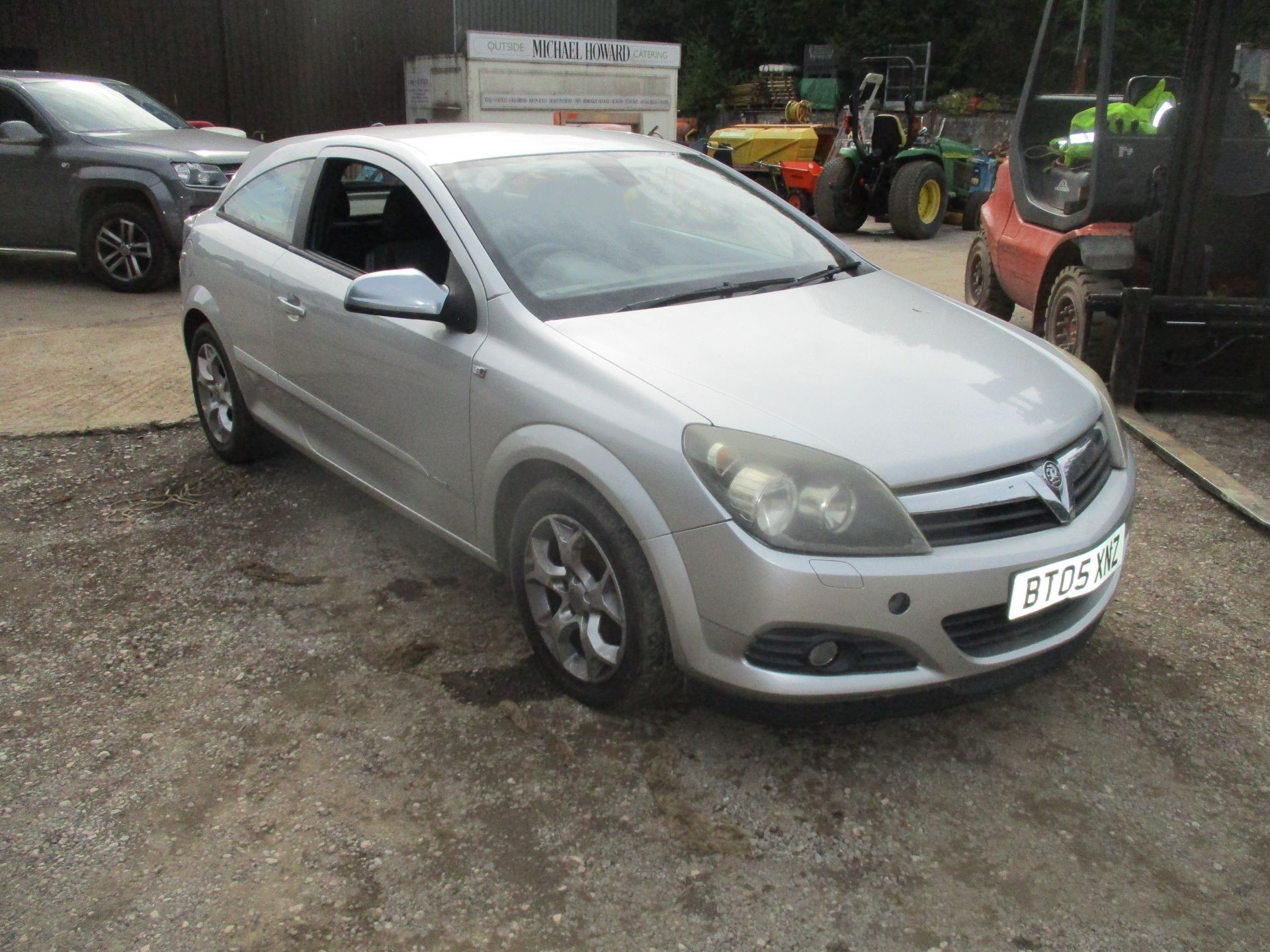 05/05 VAUXHALL ASTRA SXI - 1598cc 3dr Hatchback (Silver, 123k) - Image 2 of 5