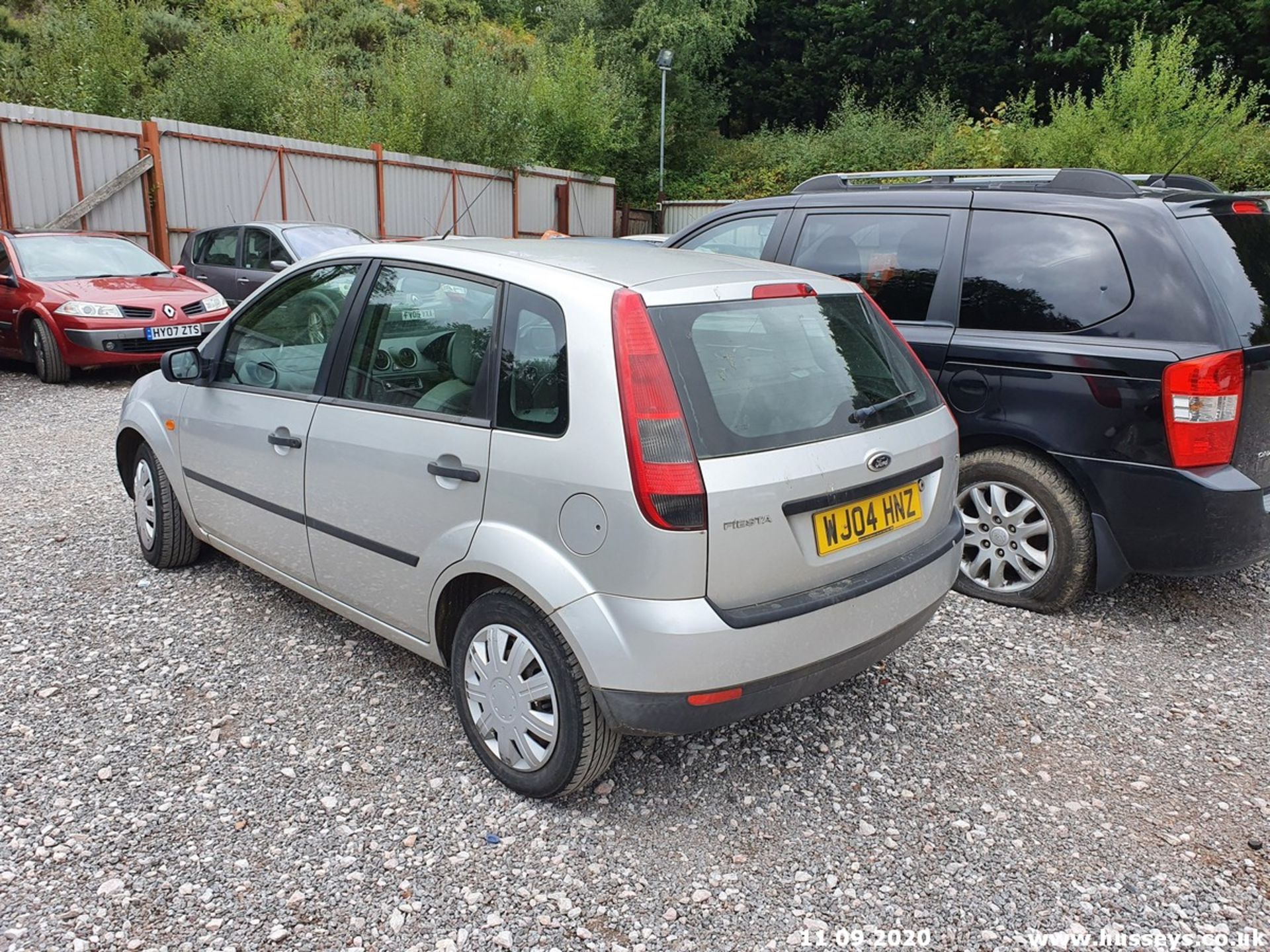 04/04 FORD FIESTA LX - 1388cc 5dr Hatchback (Silver, 91k) - Image 2 of 12