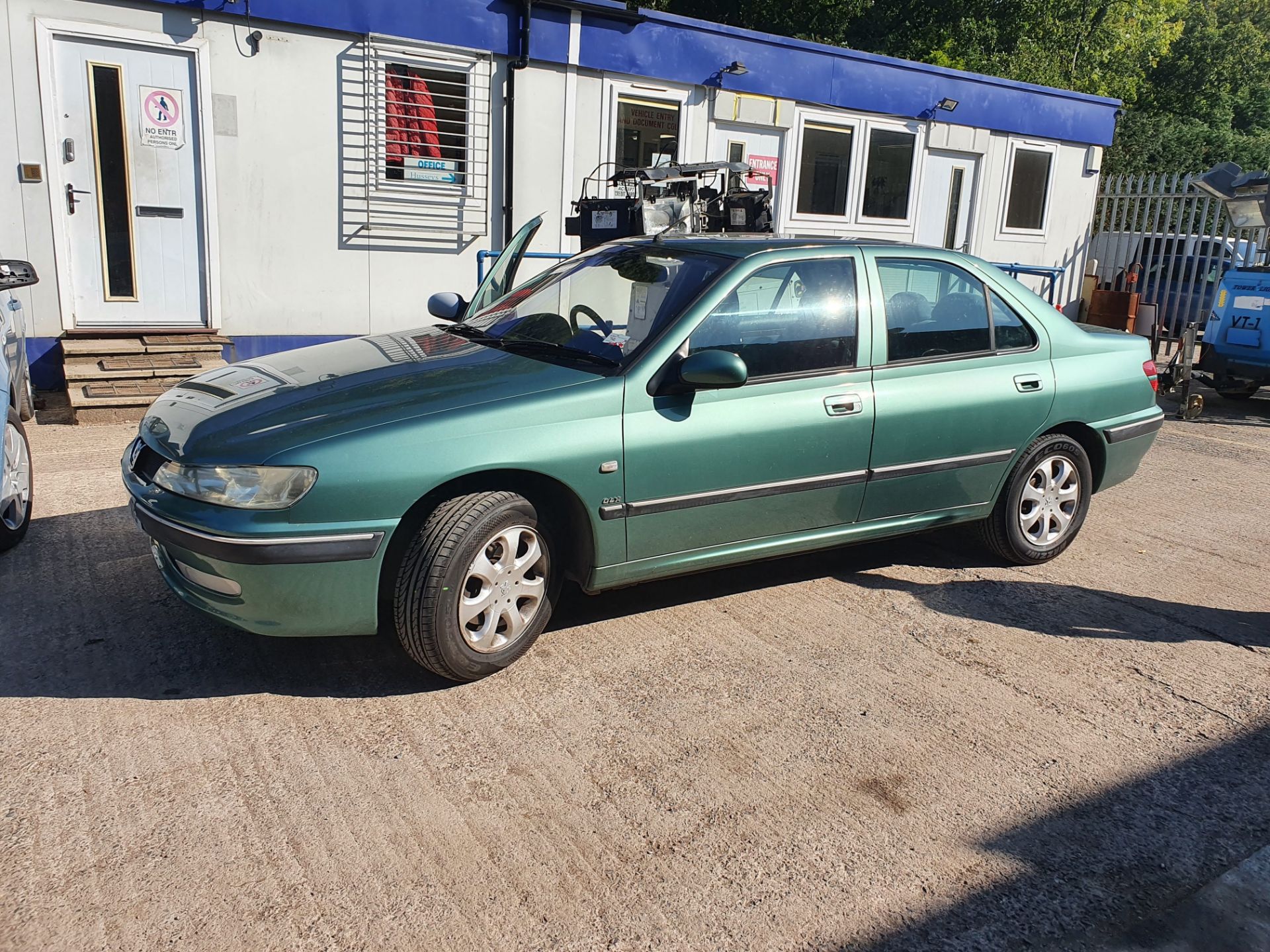 02/52 PEUGEOT 406 GLX HDI (110) - 1997cc 4dr Saloon (Green, 80k) - Image 7 of 8