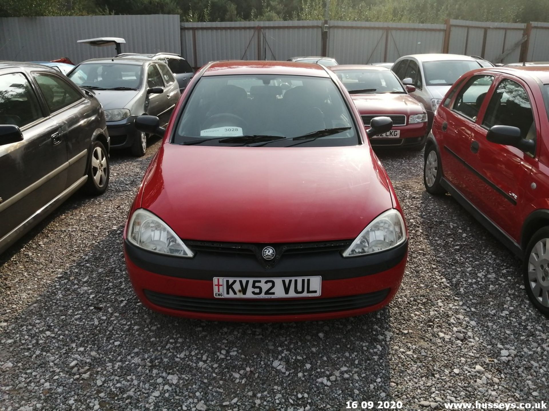 02/52 VAUXHALL CORSA ELEGANCE 16V - 973cc 3dr Hatchback (Red, 103k) - Image 2 of 9