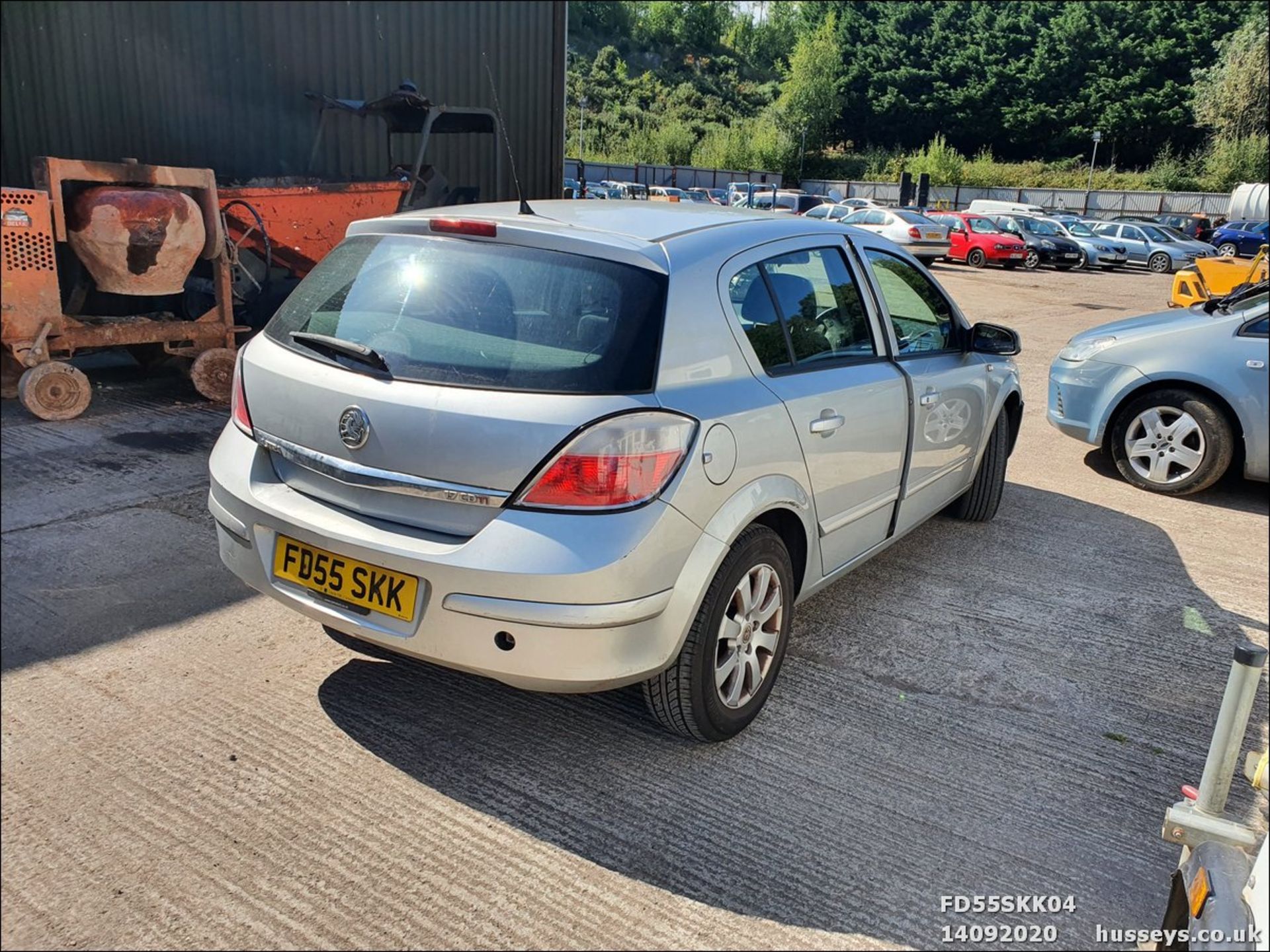 06/55 VAUXHALL ASTRA CLUB CDTI - 1686cc 5dr Hatchback (Silver, 132k) - Image 4 of 11