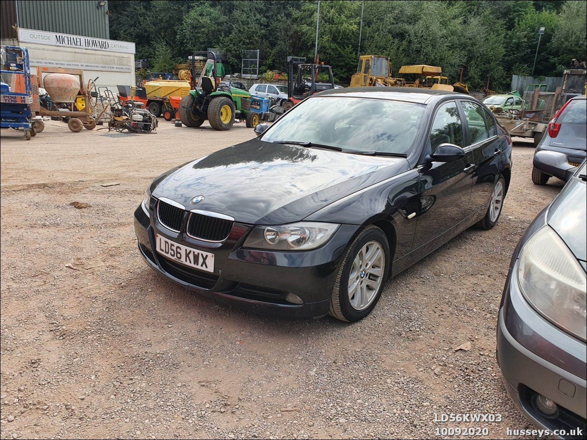 06/56 BMW 320D SE - 1995cc 4dr Saloon (Black, 193k) - Image 3 of 8