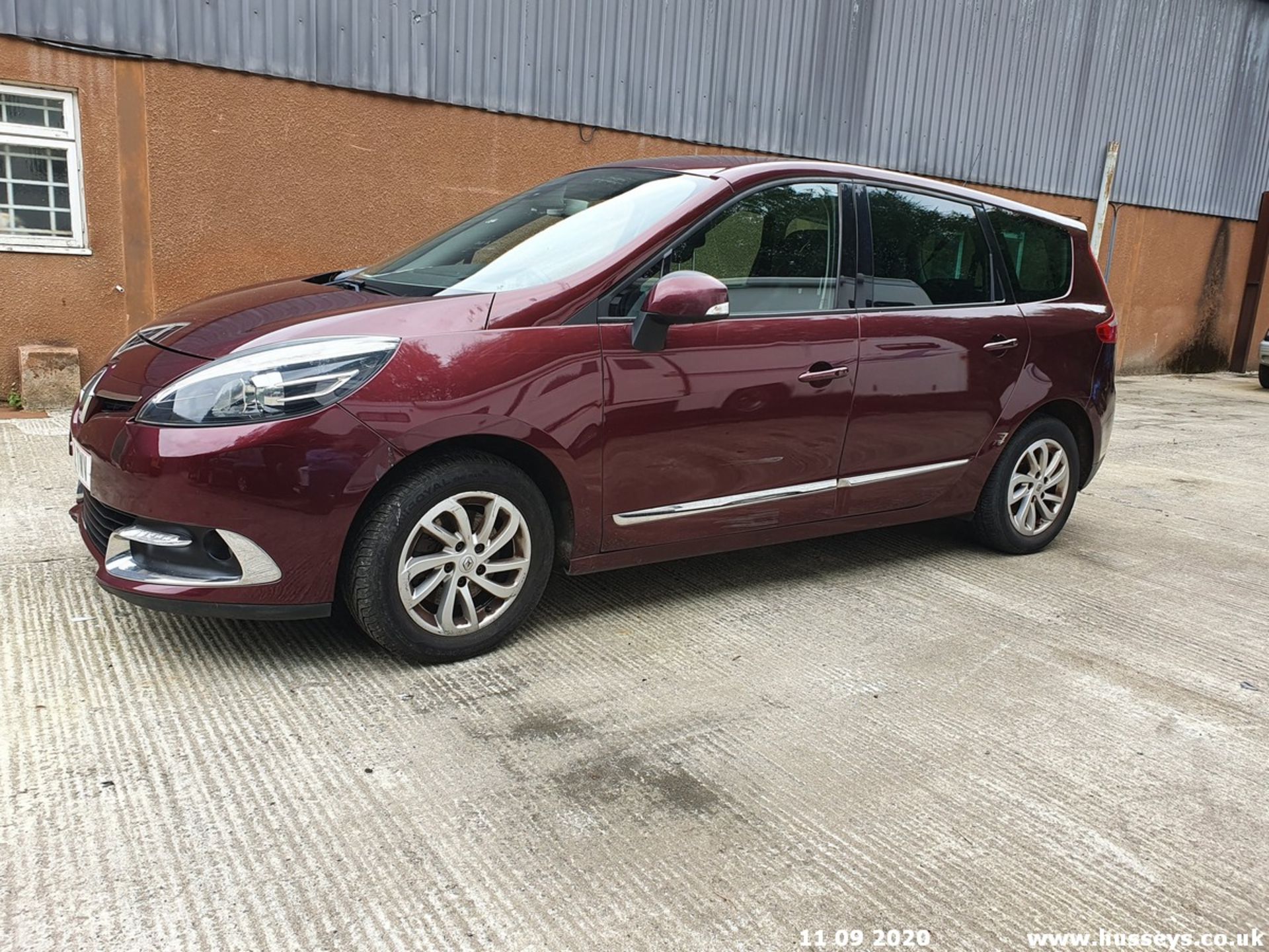12/12 RENAULT G SCENIC D-QUE TT ENERGY - 1598cc 5dr MPV (Red, 129k) - Image 7 of 14