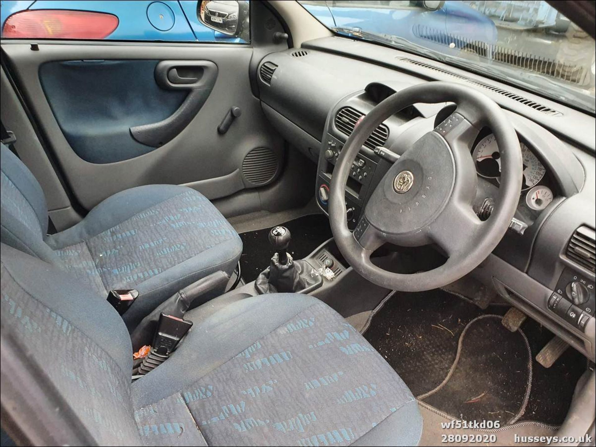 01/51 VAUXHALL CORSA COMFORT 16V - 1199cc 5dr Hatchback (Blue, 87k) - Image 6 of 10