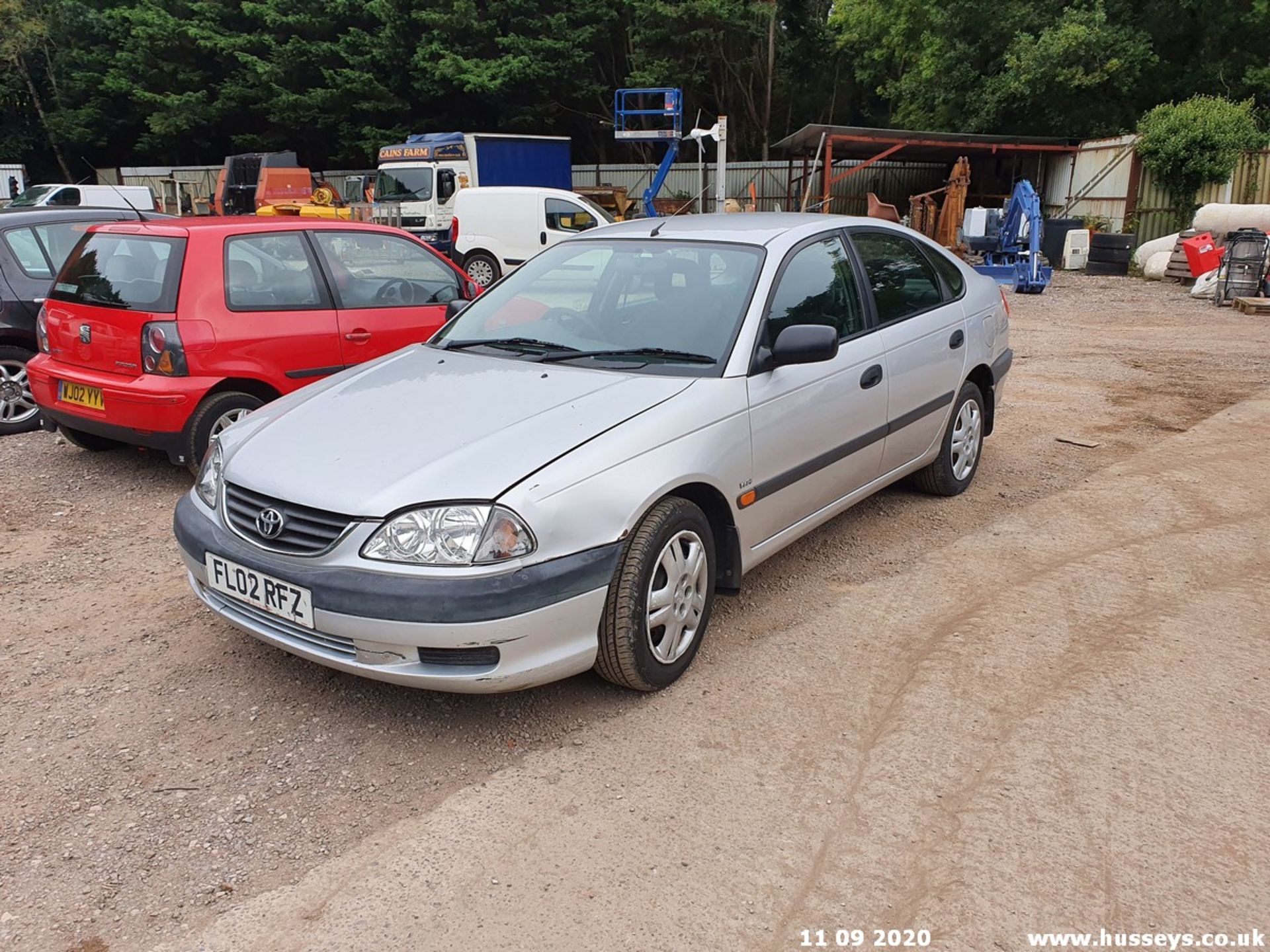 02/02 TOYOTA AVENSIS GS VVT-I AUTO - 1794cc 5dr Hatchback (Silver, 88k) - Image 3 of 13