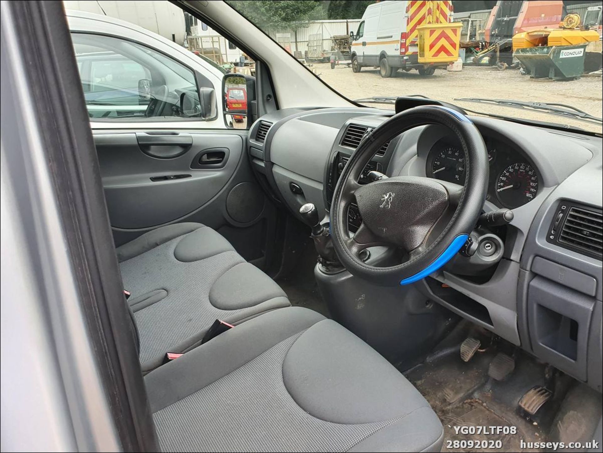 07/07 PEUGEOT EXPERT HDI SWB - 1560cc 2dr Van (Silver, 169k) - Image 8 of 11