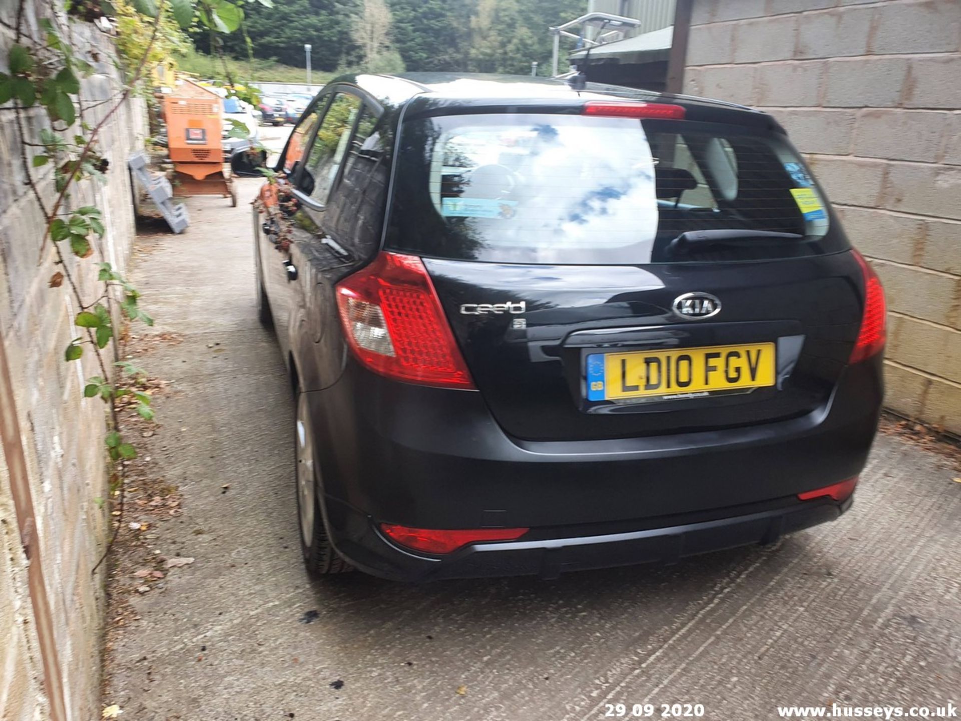 10/10 KIA CEED 3 - 1591cc 5dr Hatchback (Black, 141k) - Image 4 of 10