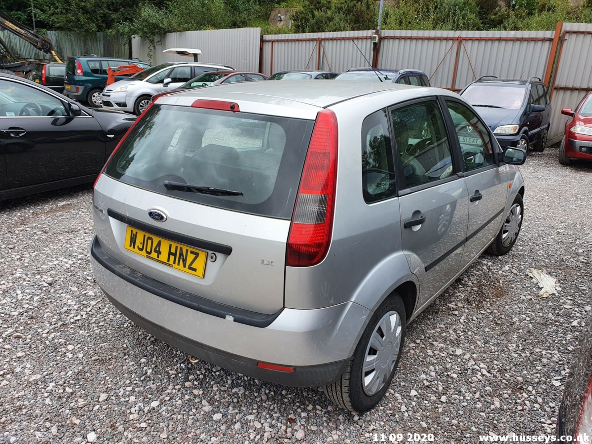 04/04 FORD FIESTA LX - 1388cc 5dr Hatchback (Silver, 91k) - Image 9 of 12