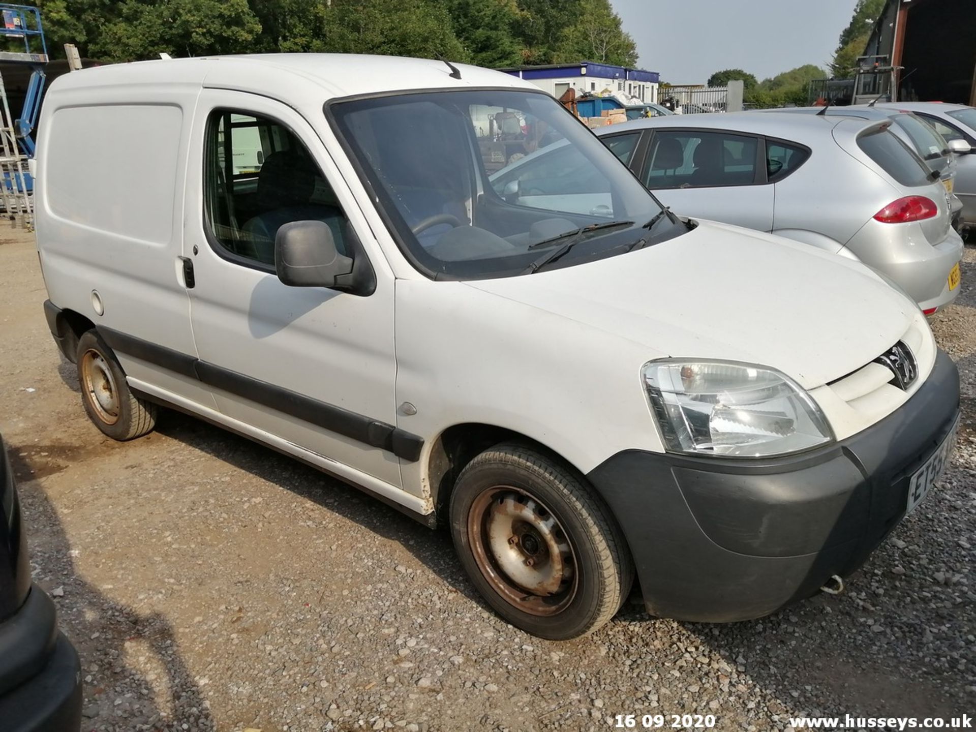 06/55 PEUGEOT PARTNER 600 LX D - 1868cc 3dr Van (White, 208k) - Image 3 of 8