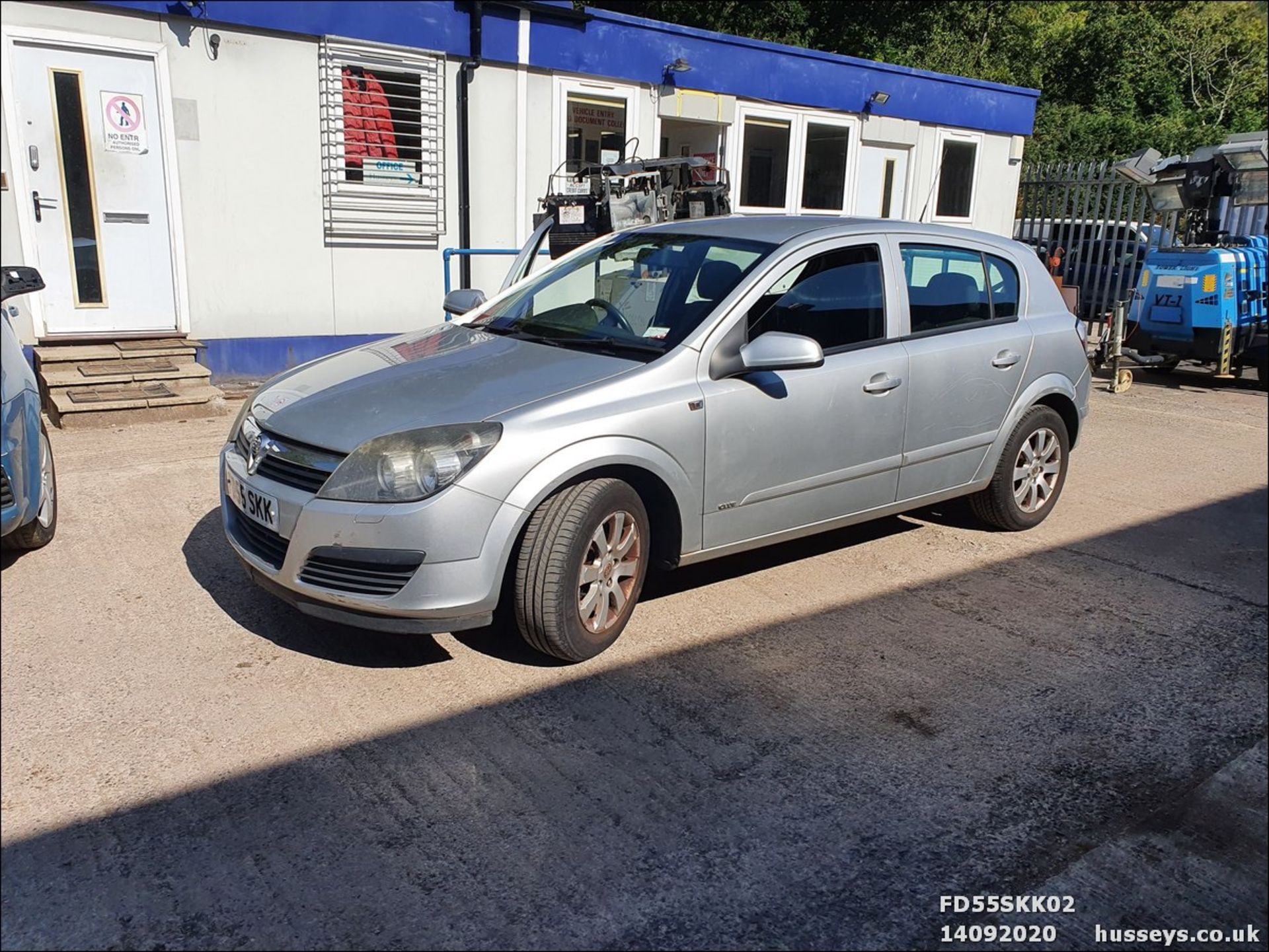 06/55 VAUXHALL ASTRA CLUB CDTI - 1686cc 5dr Hatchback (Silver, 132k) - Image 2 of 11