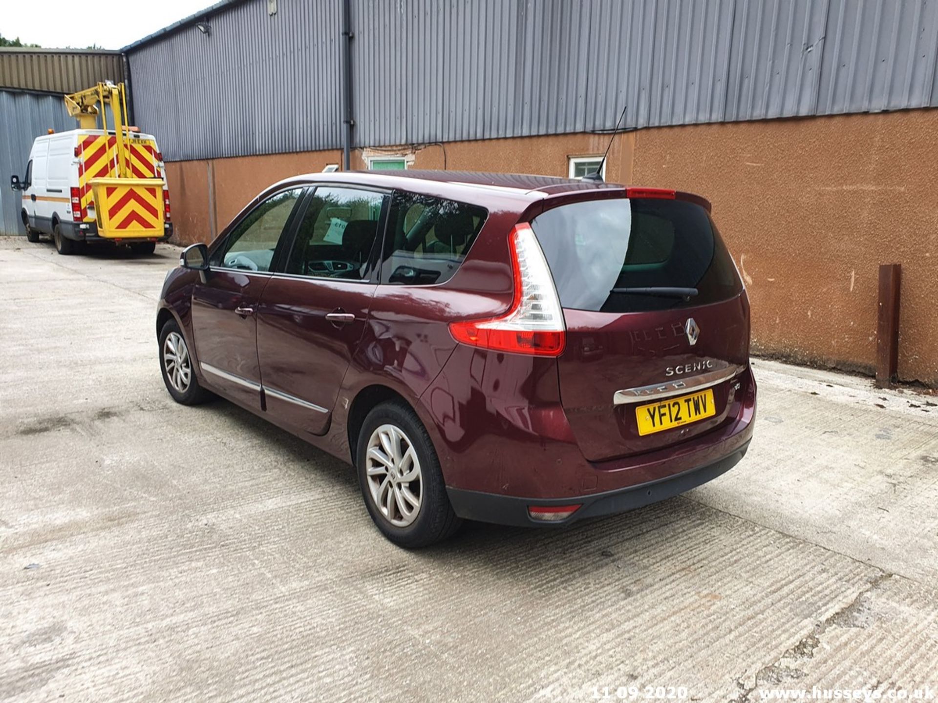 12/12 RENAULT G SCENIC D-QUE TT ENERGY - 1598cc 5dr MPV (Red, 129k) - Image 5 of 14