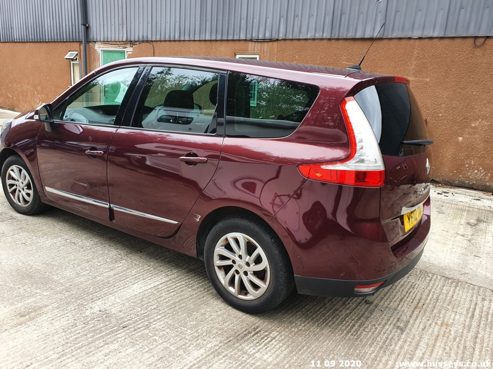 12/12 RENAULT G SCENIC D-QUE TT ENERGY - 1598cc 5dr MPV (Red, 129k) - Image 6 of 14