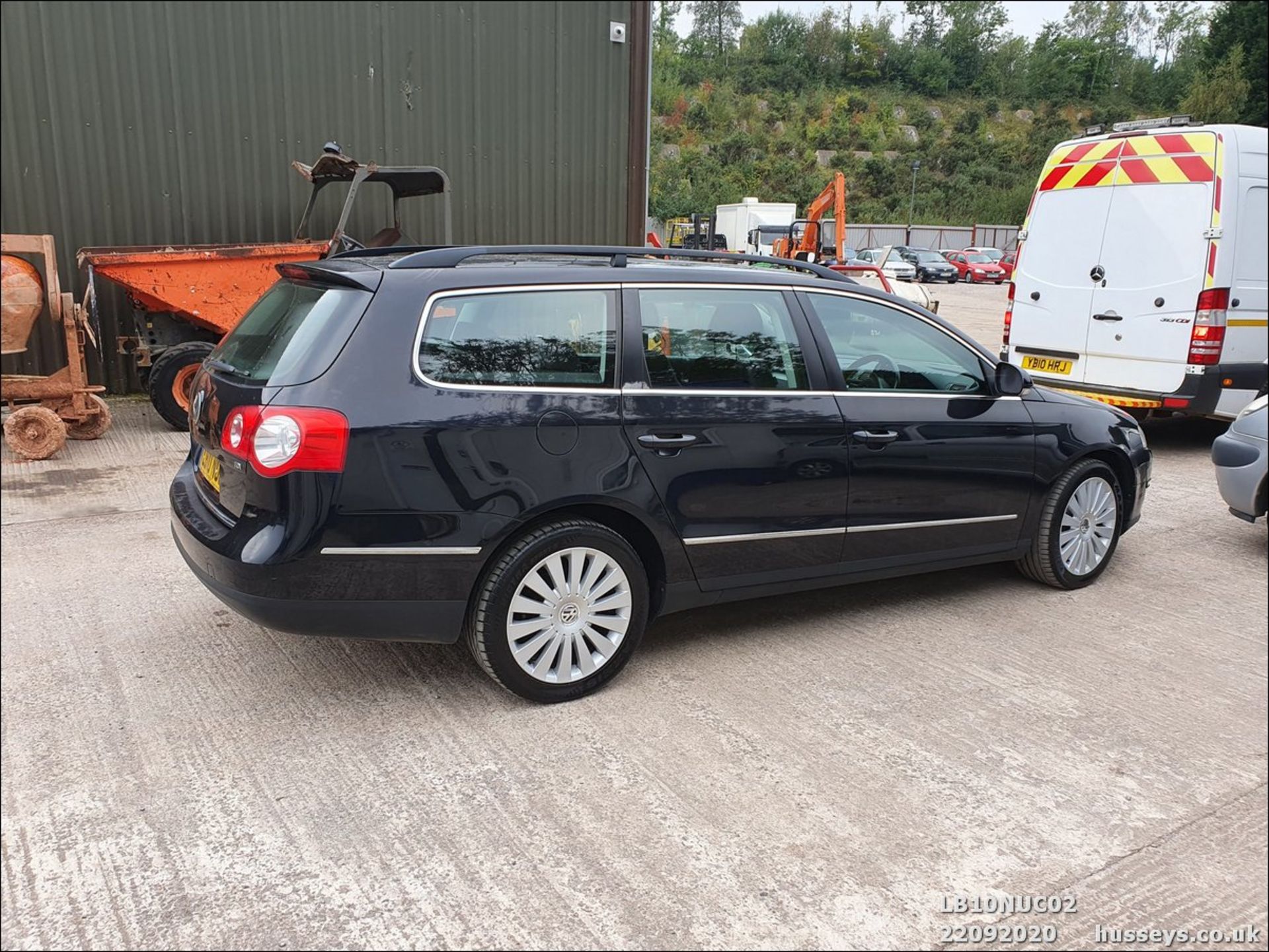 10/10 VOLKSWAGEN PASSAT HIGHLINE TDI 110 - 1968cc 5dr Estate (Black, 167k) - Image 2 of 9