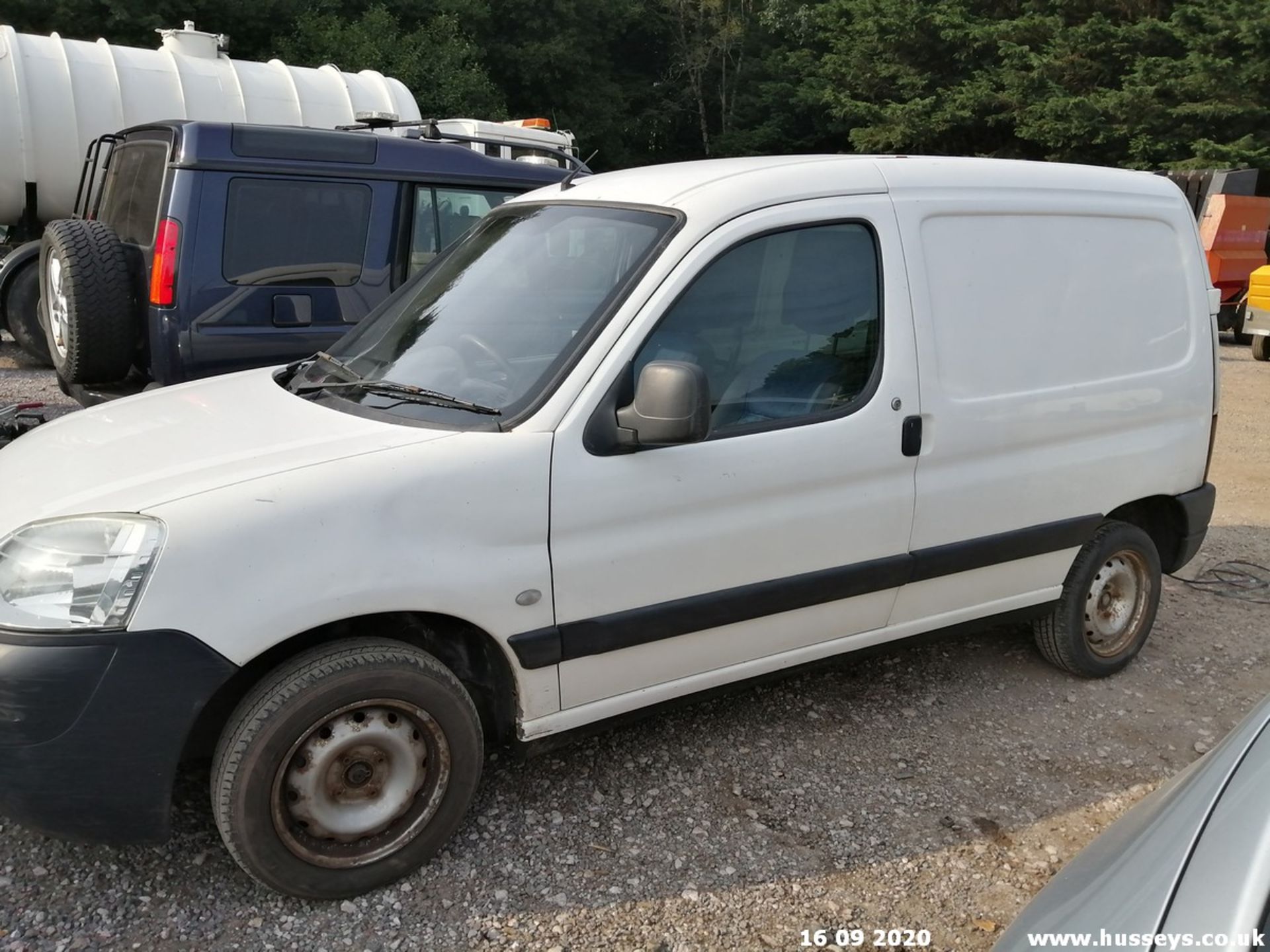 06/55 PEUGEOT PARTNER 600 LX D - 1868cc 3dr Van (White, 208k) - Image 2 of 8