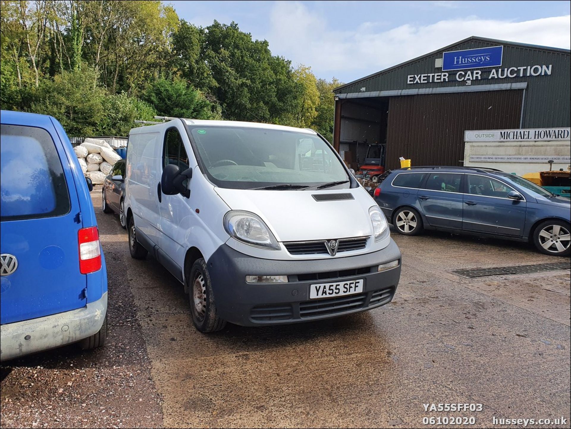 06/55 VAUXHALL VIVARO 2700 DI SWB - 1870cc 2dr Van (White, 125k) - Image 3 of 10