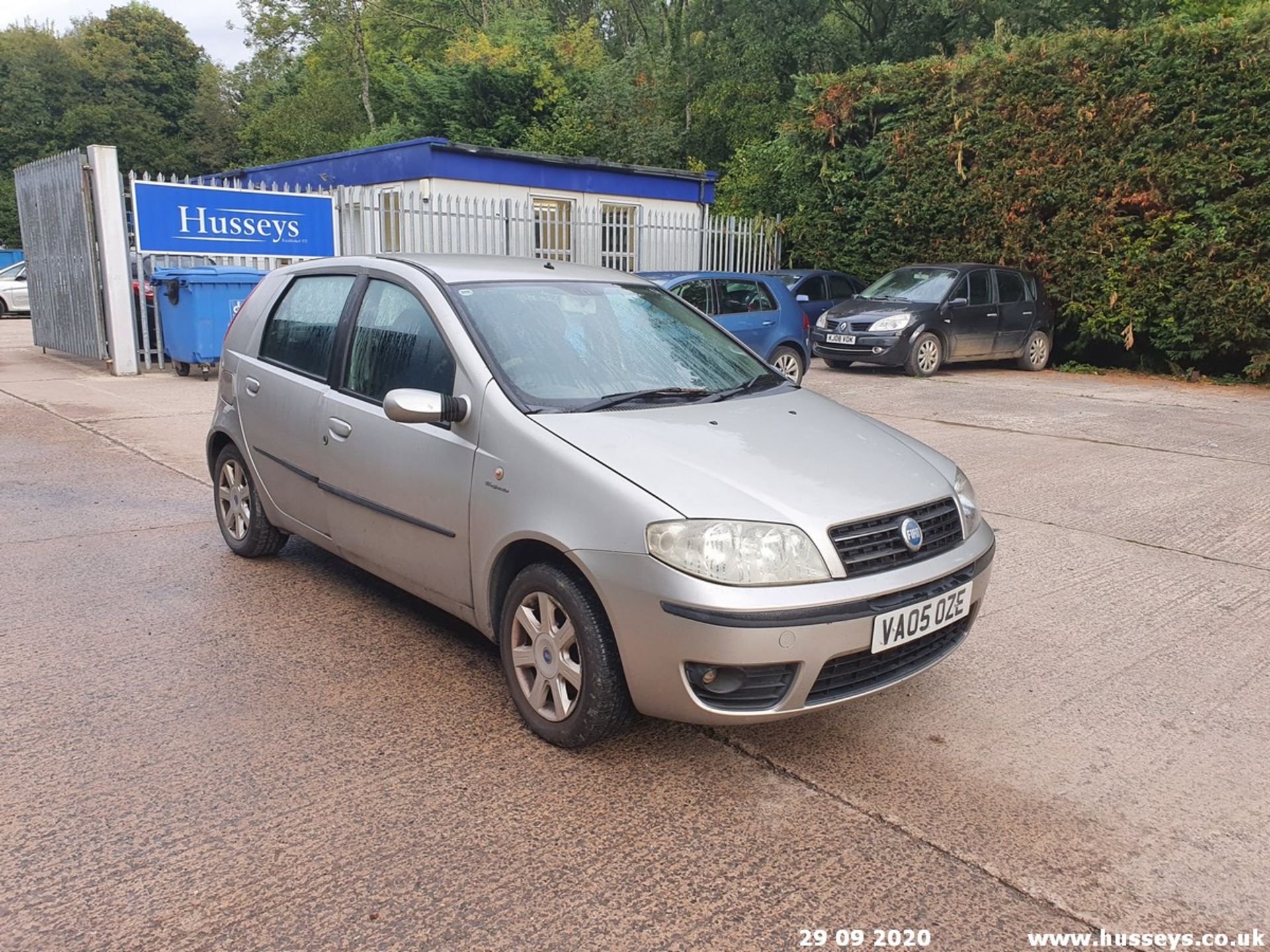 05/05 FIAT PUNTO ELEGANZA HGT - 1910cc 5dr Hatchback (Grey, 157k) - Image 2 of 11