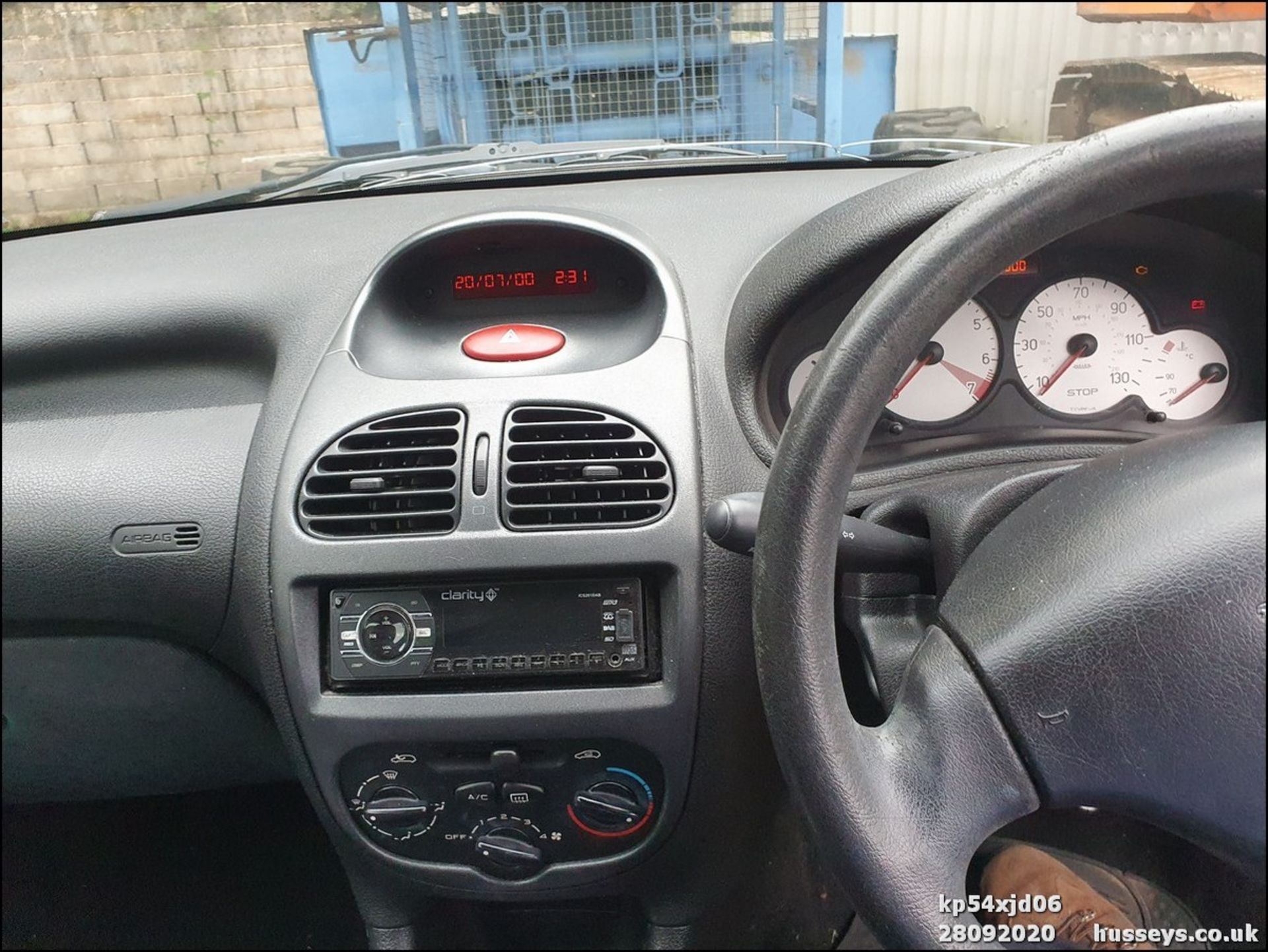 04/54 PEUGEOT 206 S - 1360cc 5dr Hatchback (Blue, 166k) - Image 6 of 9