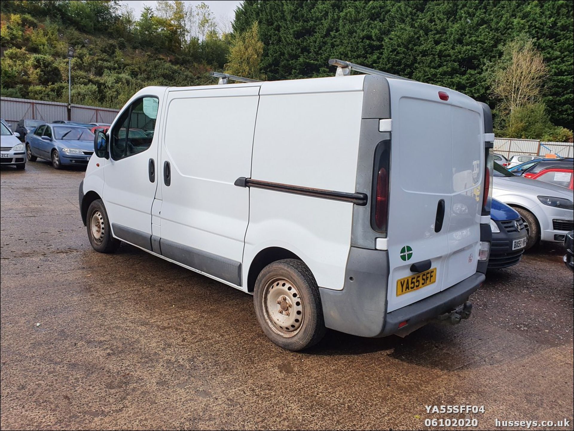 06/55 VAUXHALL VIVARO 2700 DI SWB - 1870cc 2dr Van (White, 125k) - Image 4 of 10