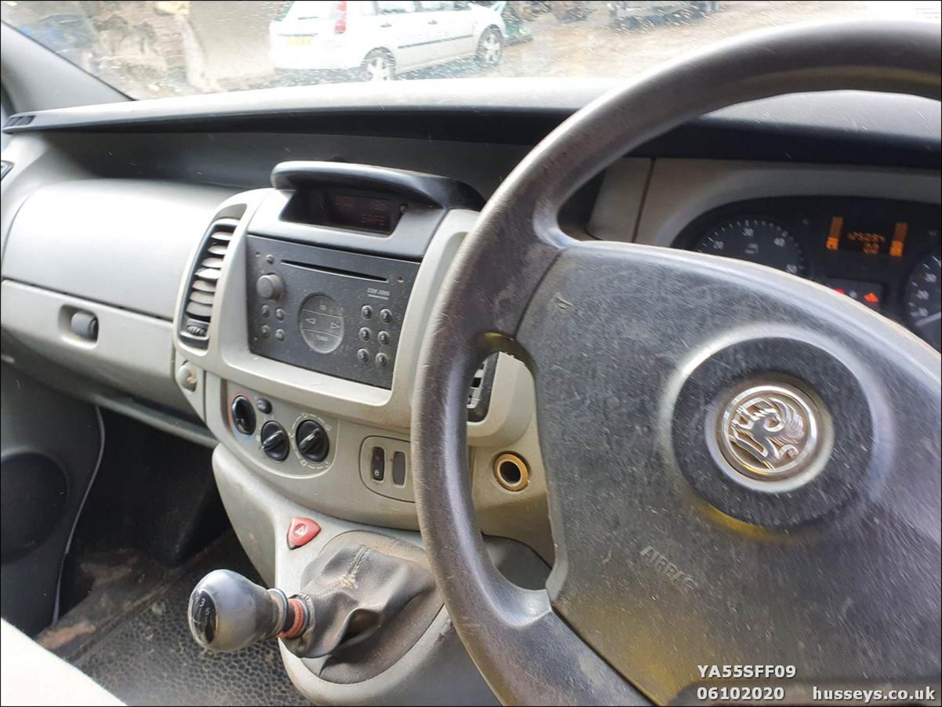 06/55 VAUXHALL VIVARO 2700 DI SWB - 1870cc 2dr Van (White, 125k) - Image 9 of 10