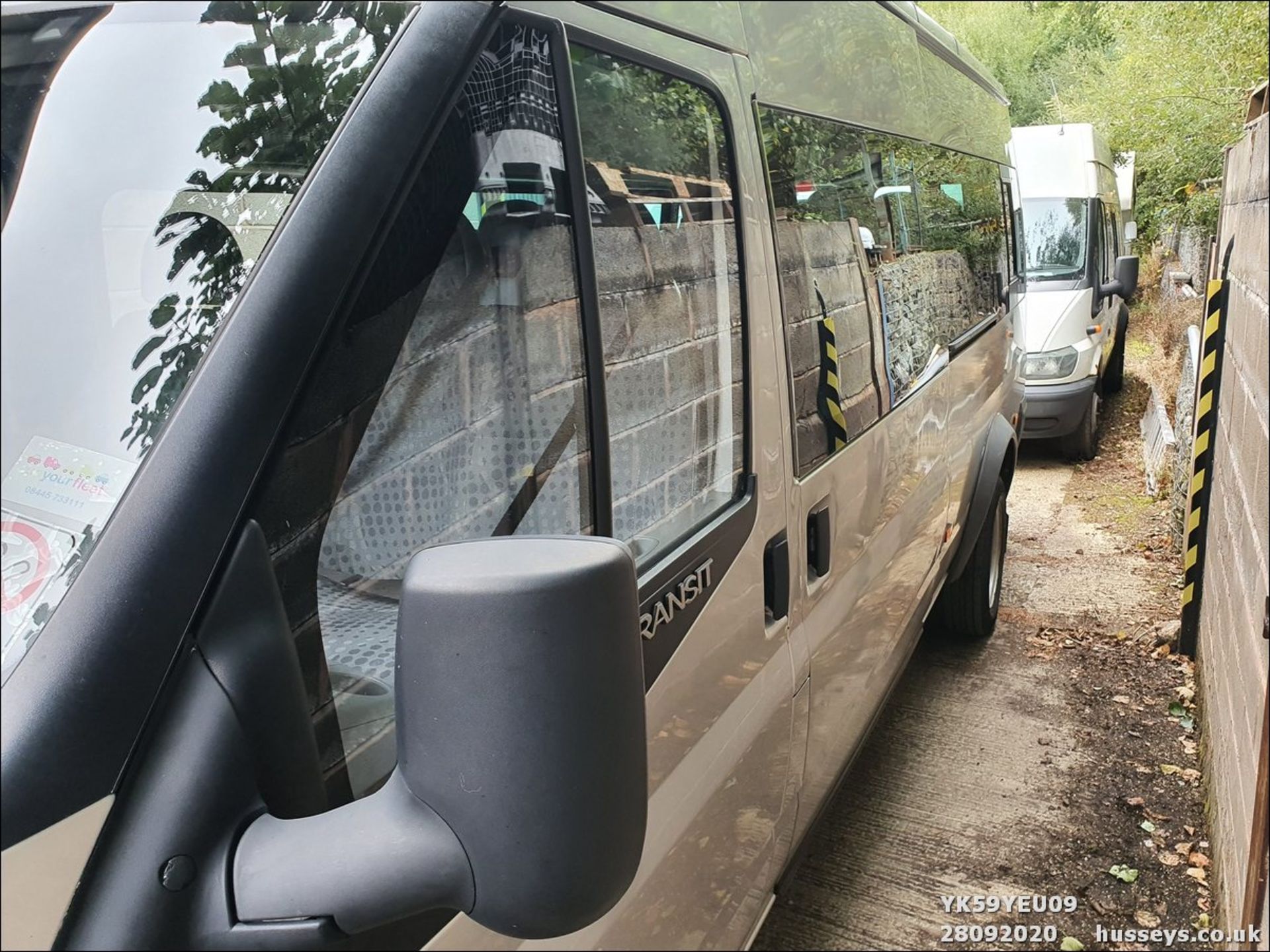 09/59 FORD TRANSIT 115 T430 17S RWD - 2402cc 5dr Minibus (Silver, 177k) - Image 9 of 9