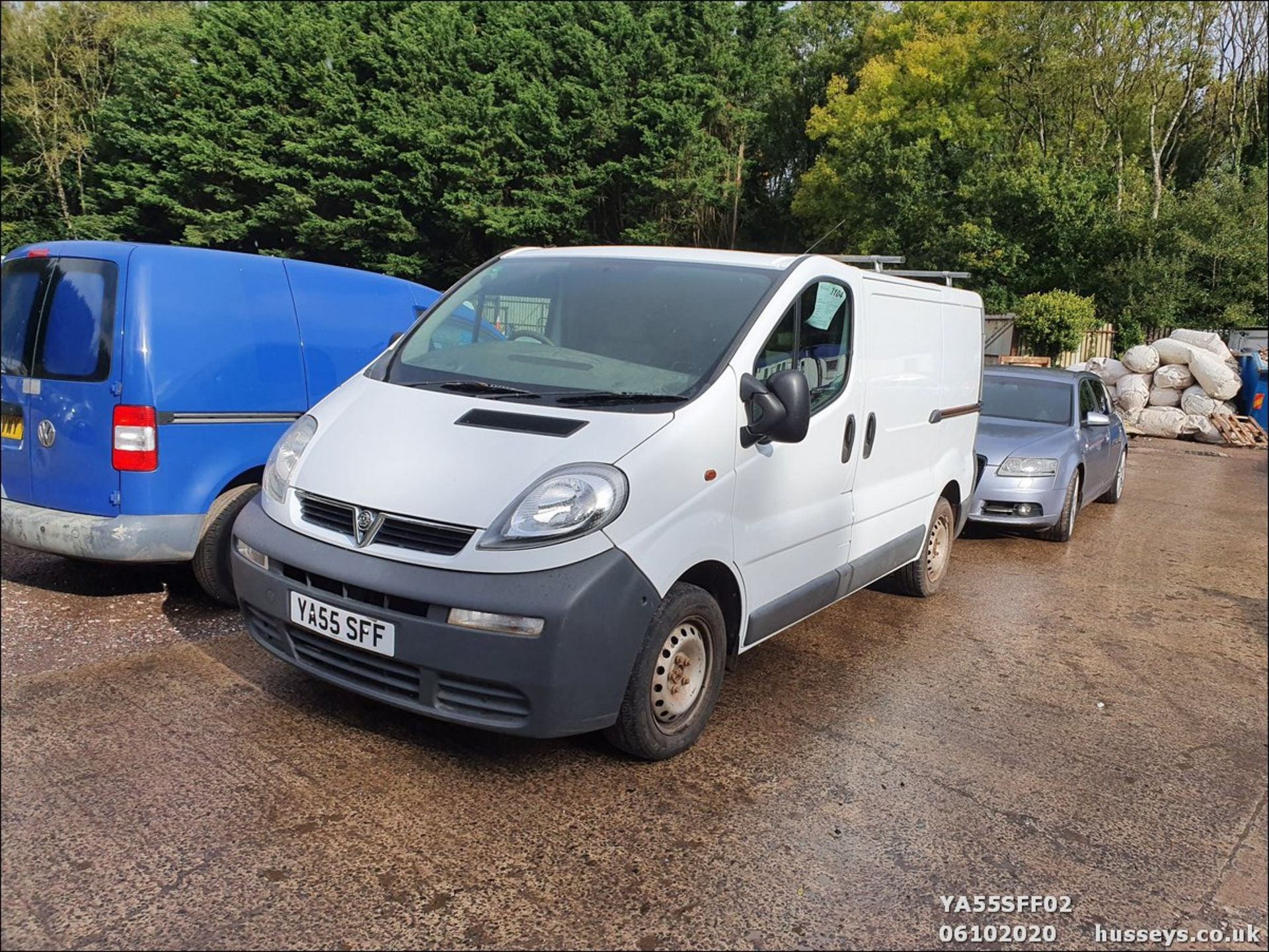 06/55 VAUXHALL VIVARO 2700 DI SWB - 1870cc 2dr Van (White, 125k) - Image 2 of 10