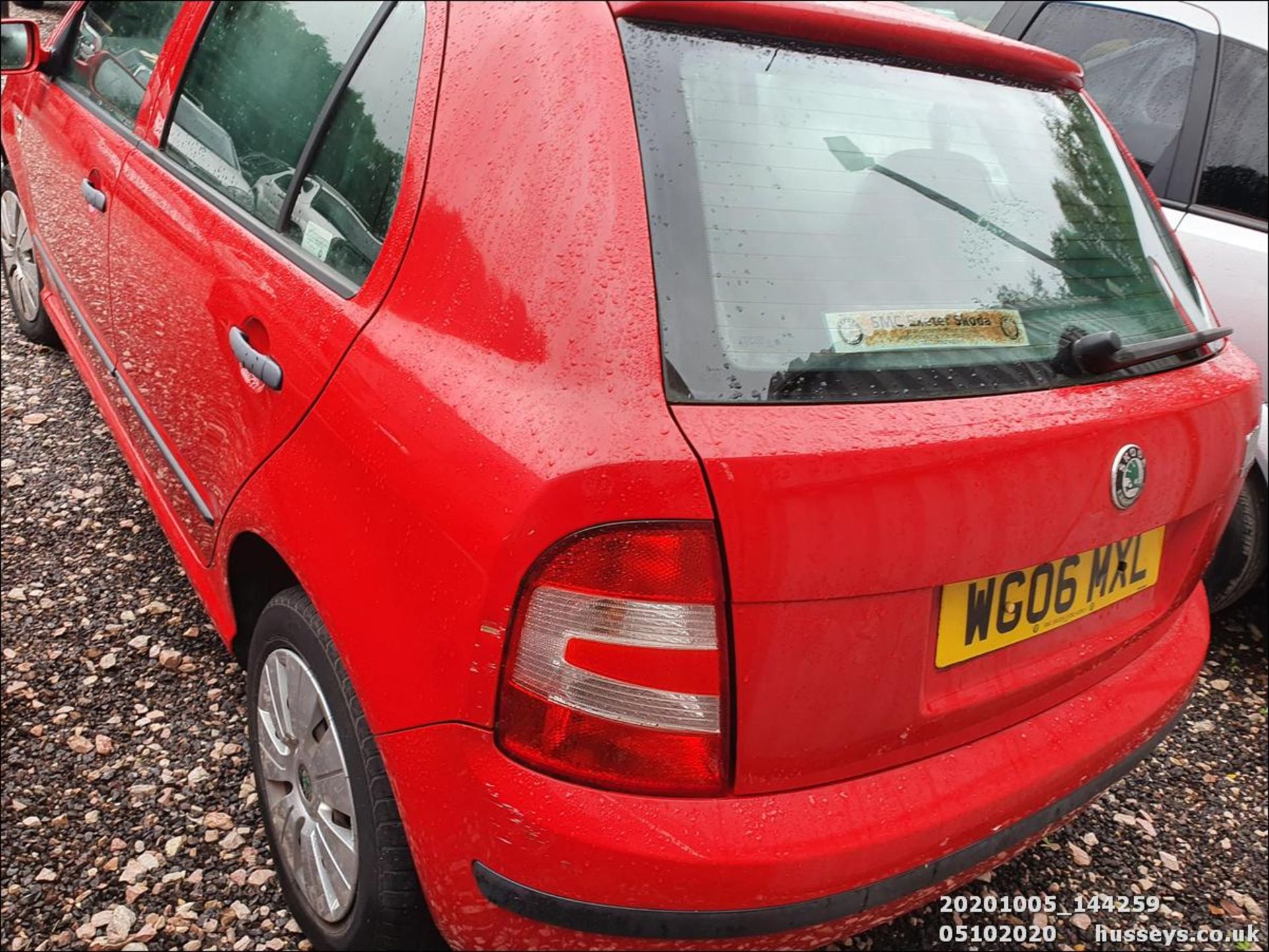 06/06 SKODA FABIA AMBIENTE 12V HTP - 1198cc 5dr Hatchback (Red, 98k) - Image 10 of 11