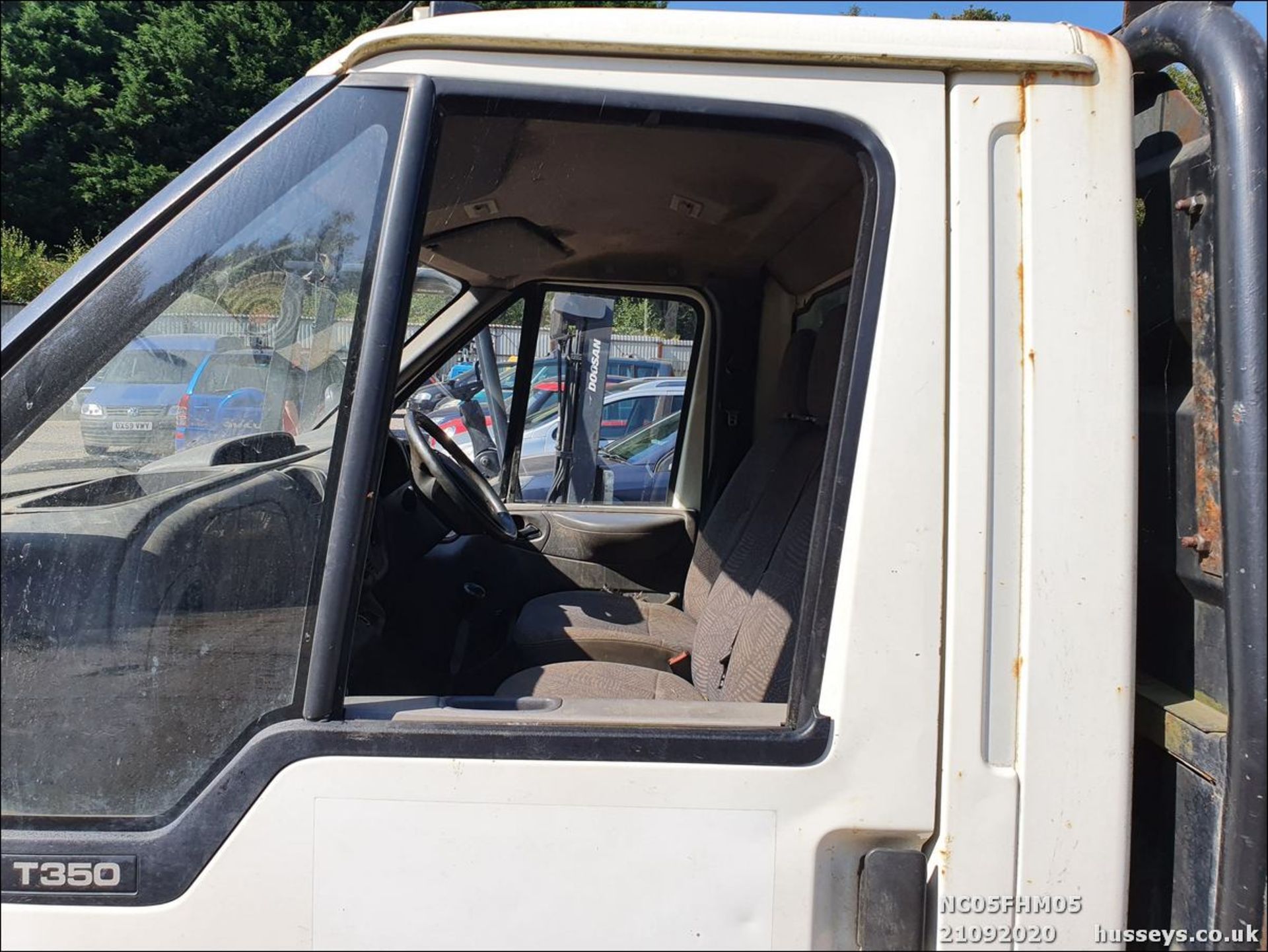 05/05 FORD TRANSIT 350 LWB - 2402cc 2dr Flat Bed (White, 152k) - Image 5 of 11