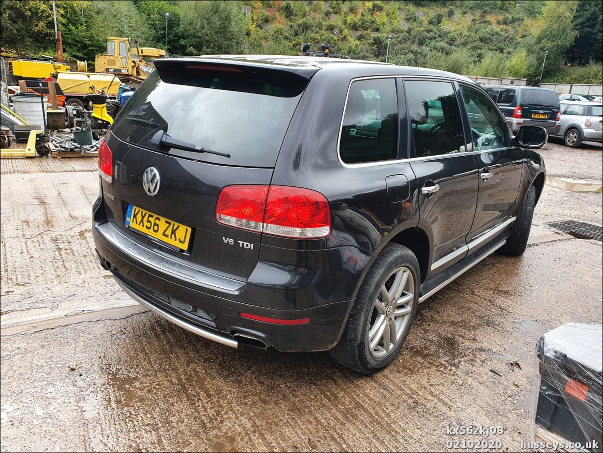 06/56 VOLKSWAGEN TOUAREG ALTITUDE V6 TDI A - 2967cc 5dr Estate (Black, 146k) - Image 8 of 12