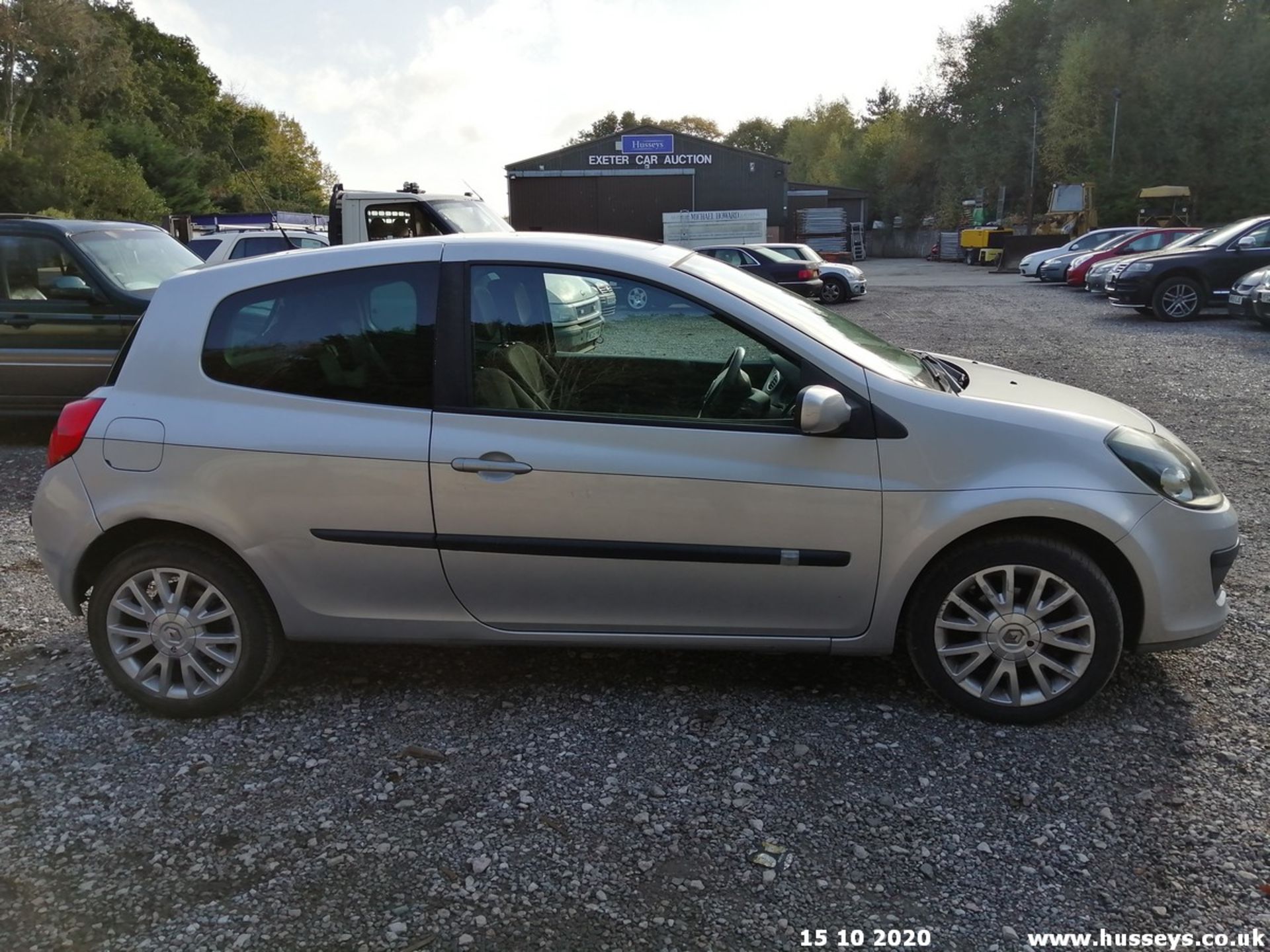 06/06 RENAULT CLIO DYNAMIQUE S - 1390cc 3dr Hatchback (Silver, 104k) - Image 4 of 9