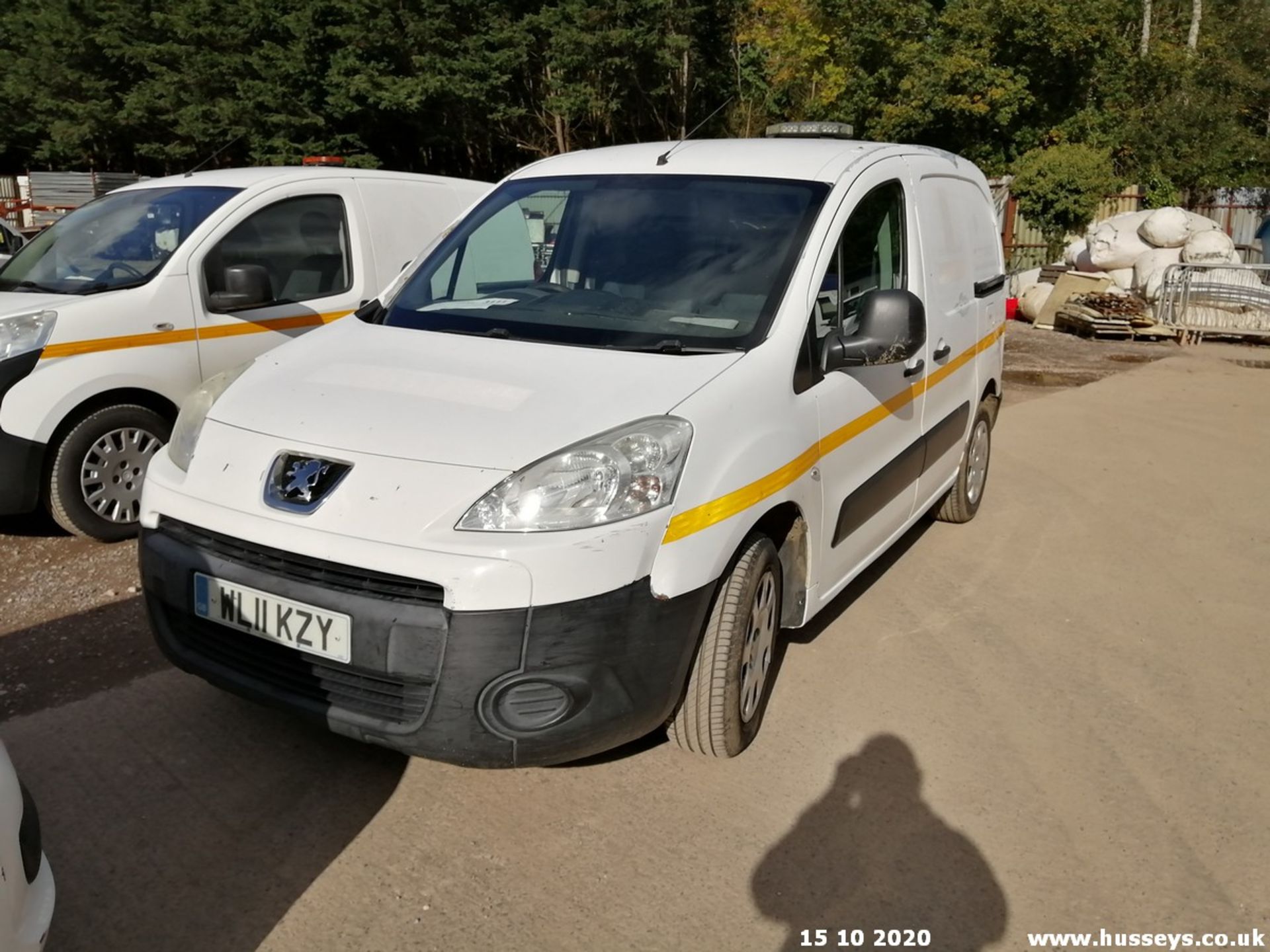 11/11 PEUGEOT PARTNER 850 SE HDI 90 - 1560cc 5dr Van (White, 96k) - Image 2 of 9