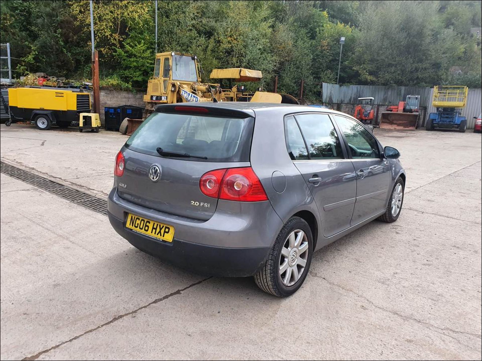 06/06 VOLKSWAGEN GOLF SPORT FSI - 1984cc 5dr Hatchback (Grey, 134k) - Image 8 of 14