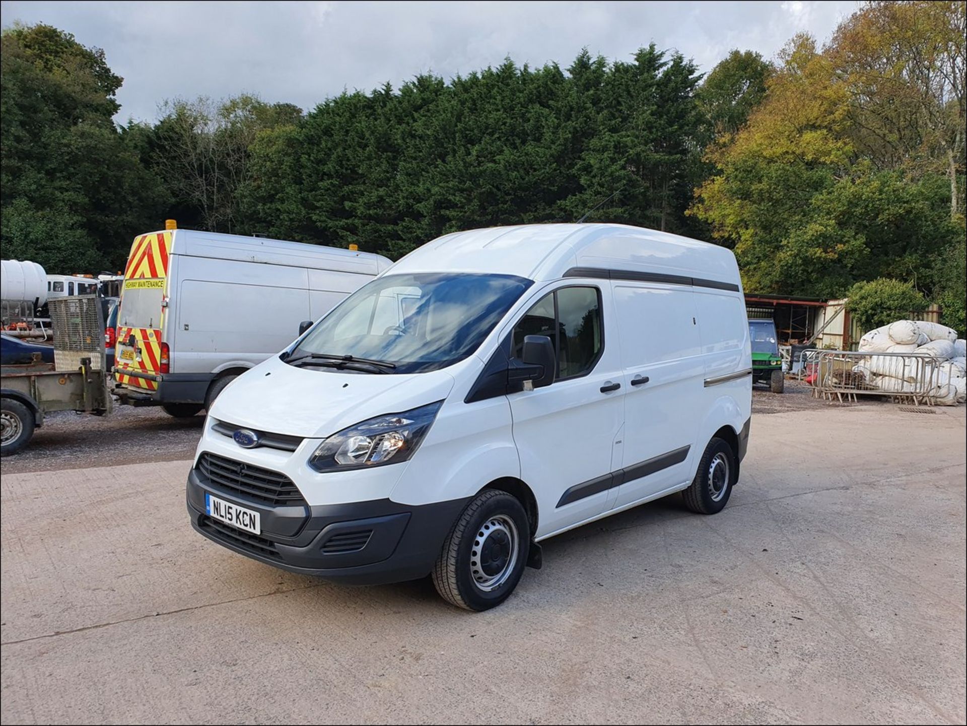 15/15 FORD TRANSIT CUSTOM 290 ECO-TE - 2198cc 5dr Van (White, 60k) - Image 10 of 13