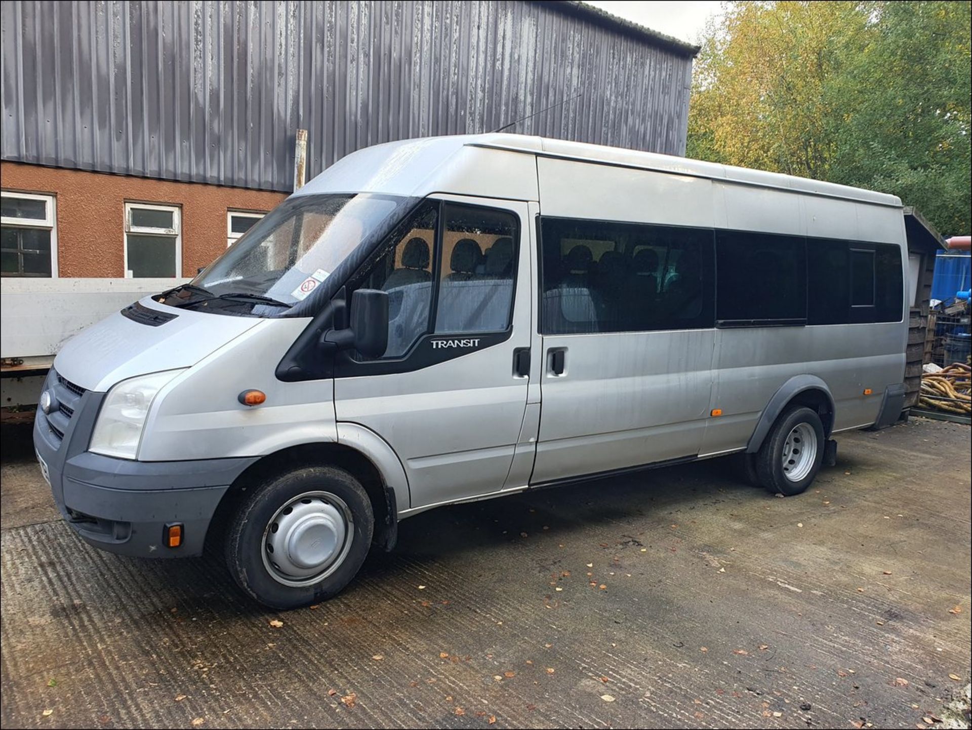 09/59 FORD TRANSIT 115 T430 17S RWD - 2402cc 5dr Minibus (Silver, 177k)