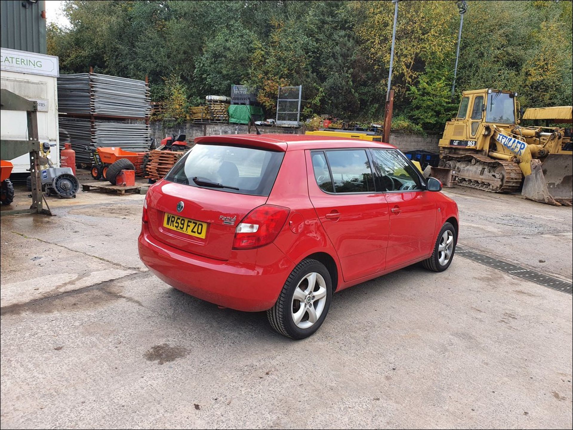 09/59 SKODA FABIA 2 HTP 70 - 1198cc 5dr Hatchback (Red, 138k) - Image 2 of 13