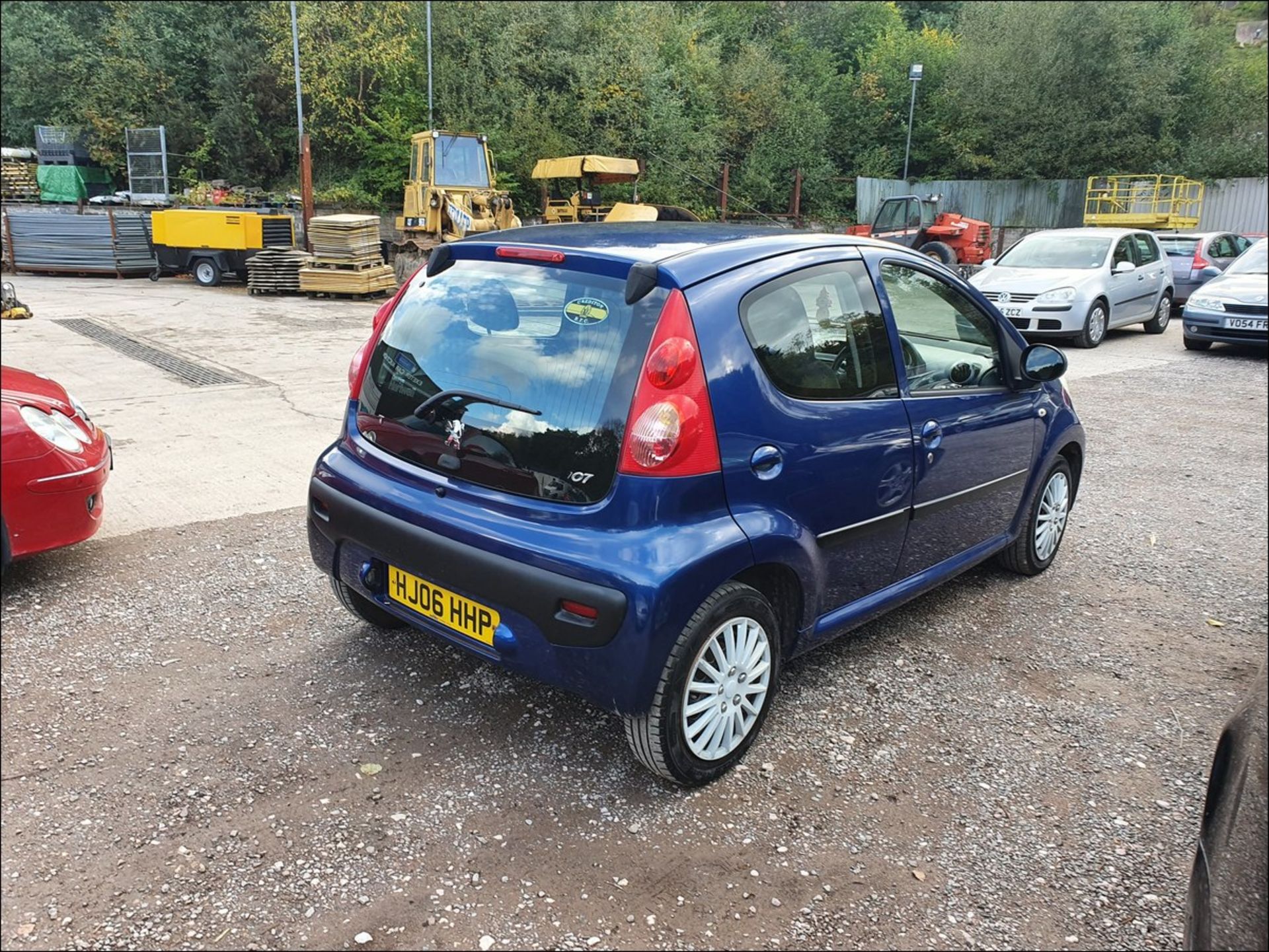 06/06 PEUGEOT 107 URBAN SEMI-AUTO - 998cc 5dr Hatchback (Blue, 72k) - Image 6 of 12