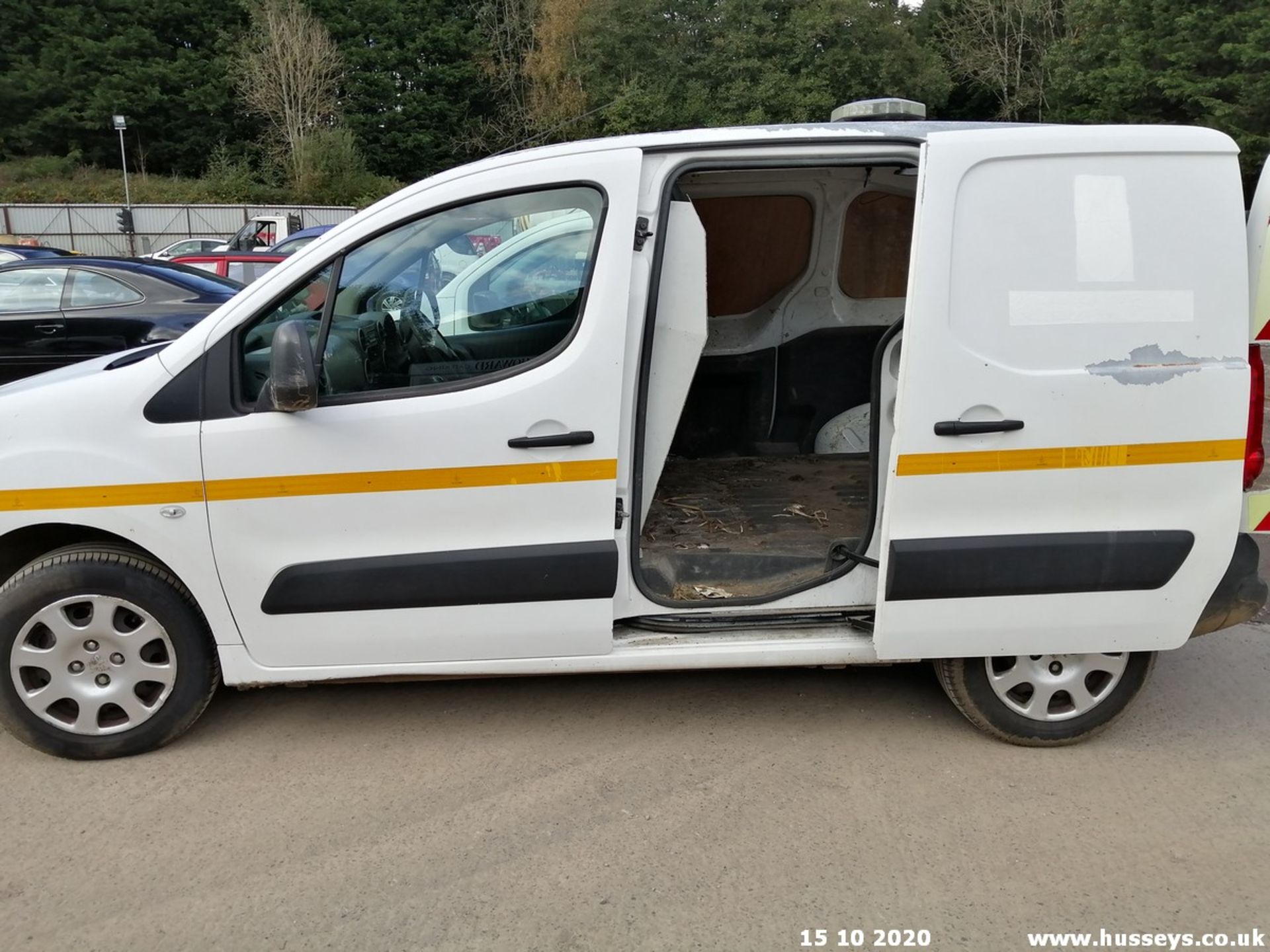 11/11 PEUGEOT PARTNER 850 SE HDI 90 - 1560cc 5dr Van (White, 96k) - Image 4 of 9