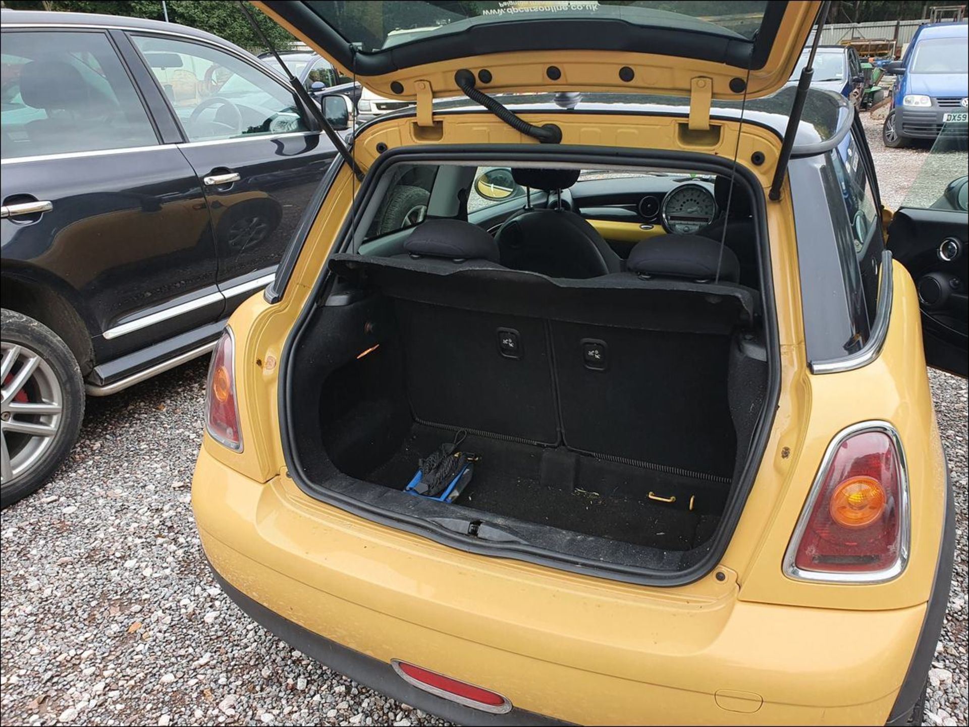 07/07 MINI COOPER - 1598cc 3dr Hatchback (Yellow, 79k) - Image 2 of 9
