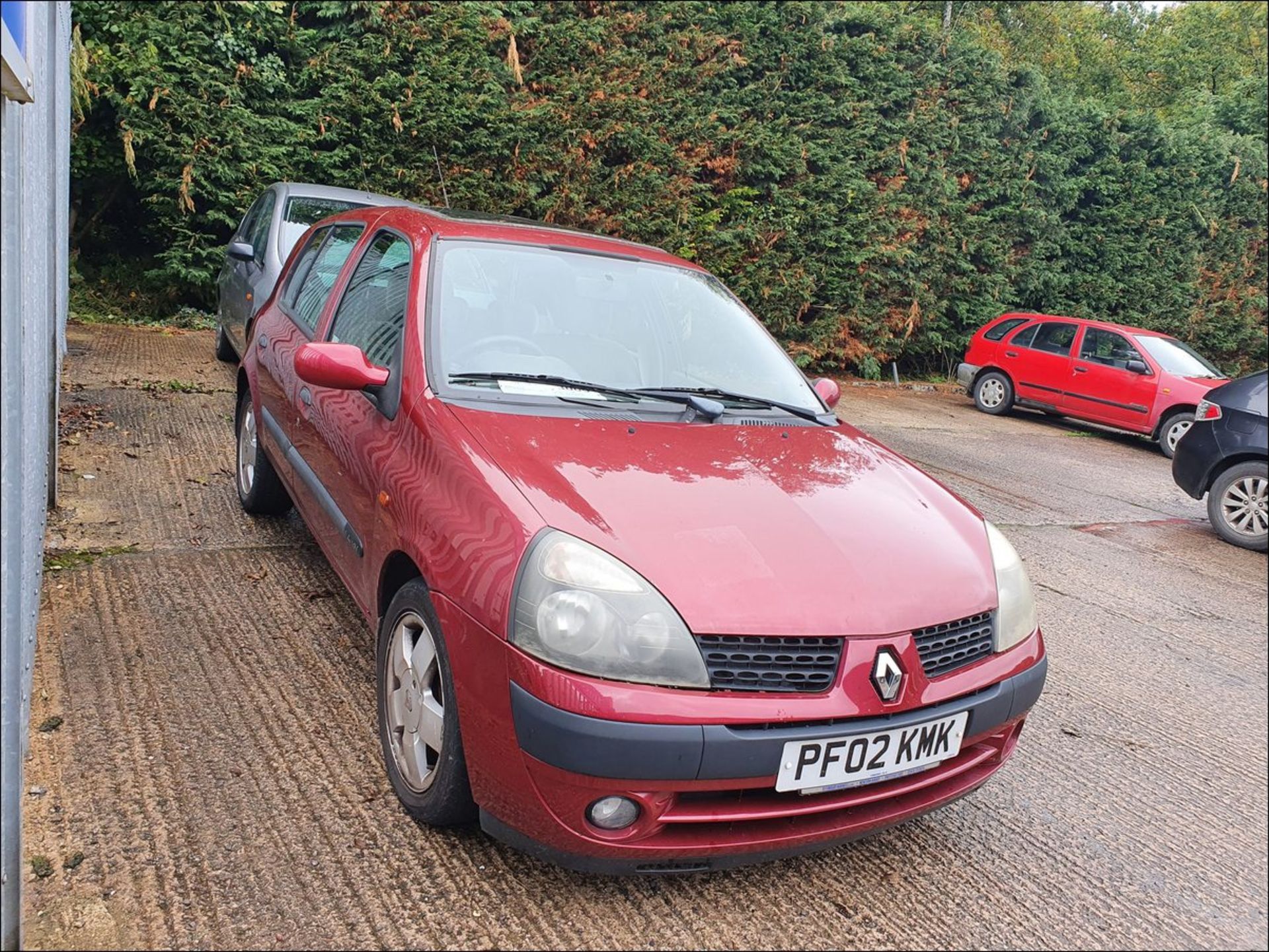 02/02 RENAULT CLIO PRIVILEGE 16V - 1390cc 5dr Hatchback (Red, 82k) - Image 10 of 11