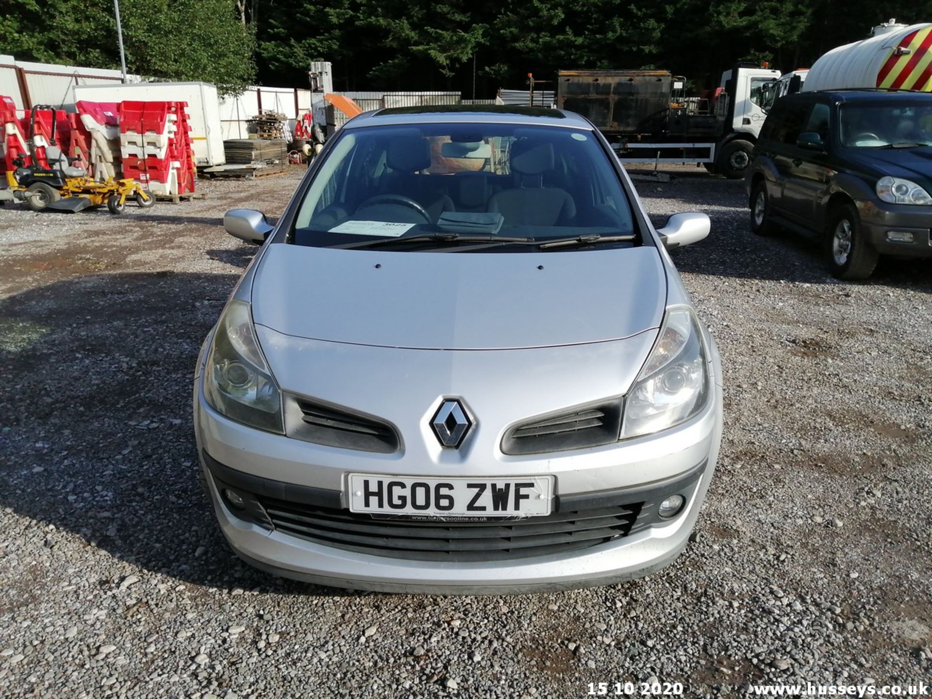 06/06 RENAULT CLIO DYNAMIQUE S - 1390cc 3dr Hatchback (Silver, 104k) - Image 9 of 9